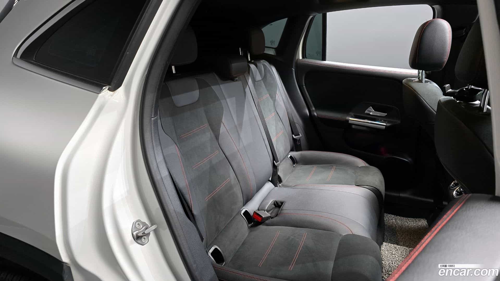 GLA-Class Mercedes-Benz 2021.4-OPTION-015
