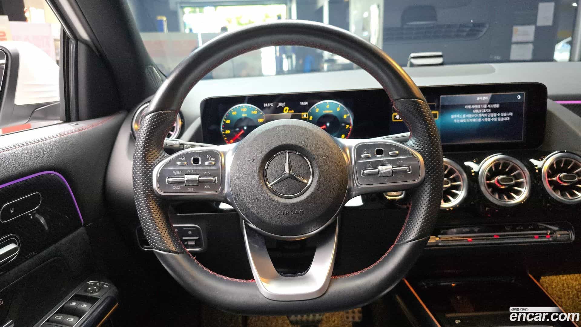 GLA-Class Mercedes-Benz 2021.4-OPTION-017