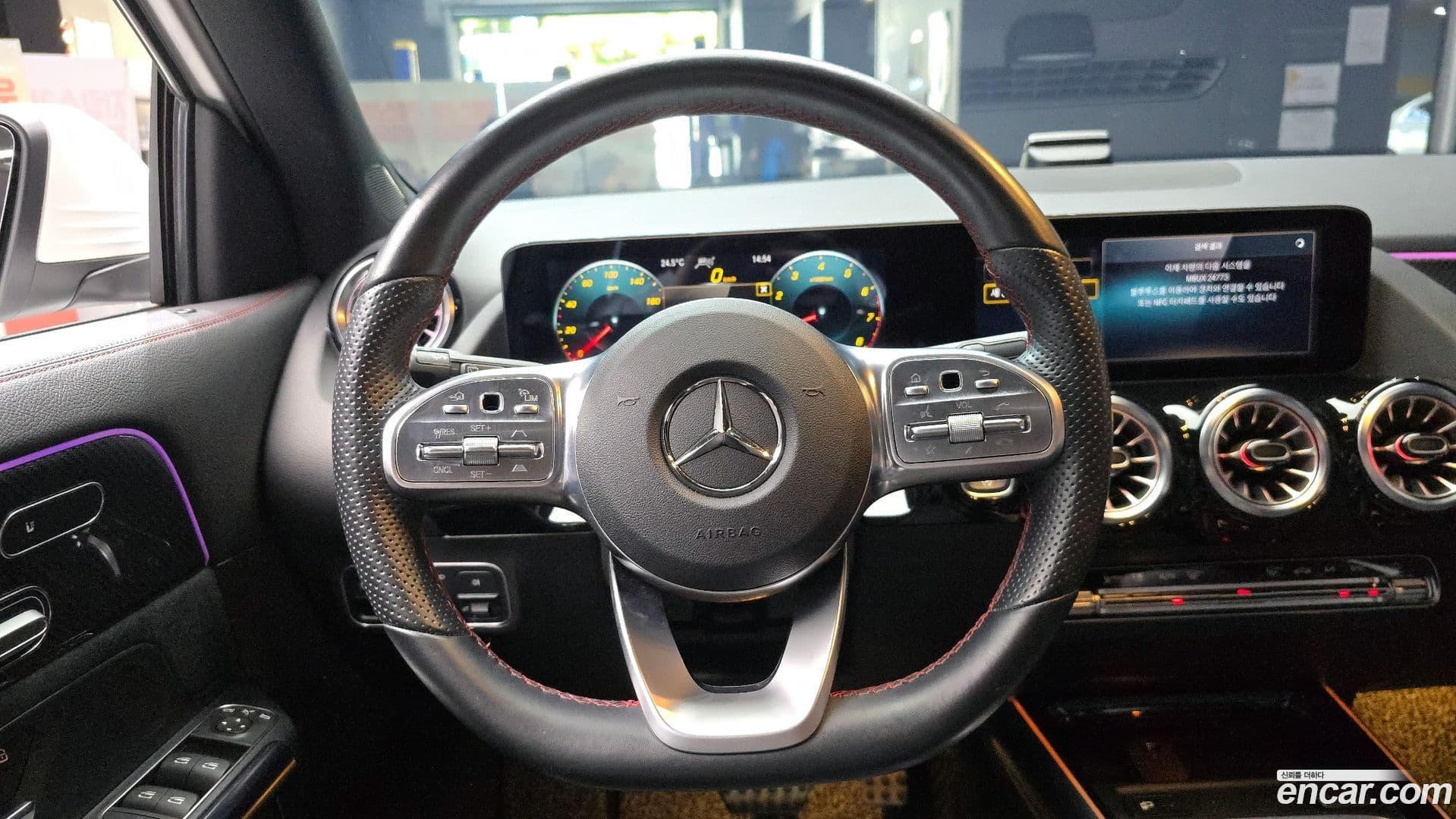 Main__Slider__Photo:GLA-Class Mercedes-Benz 2021.4-12