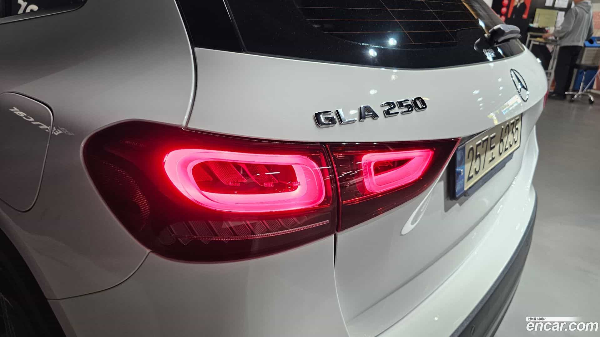 GLA-Class Mercedes-Benz 2021.4-OUTER-033