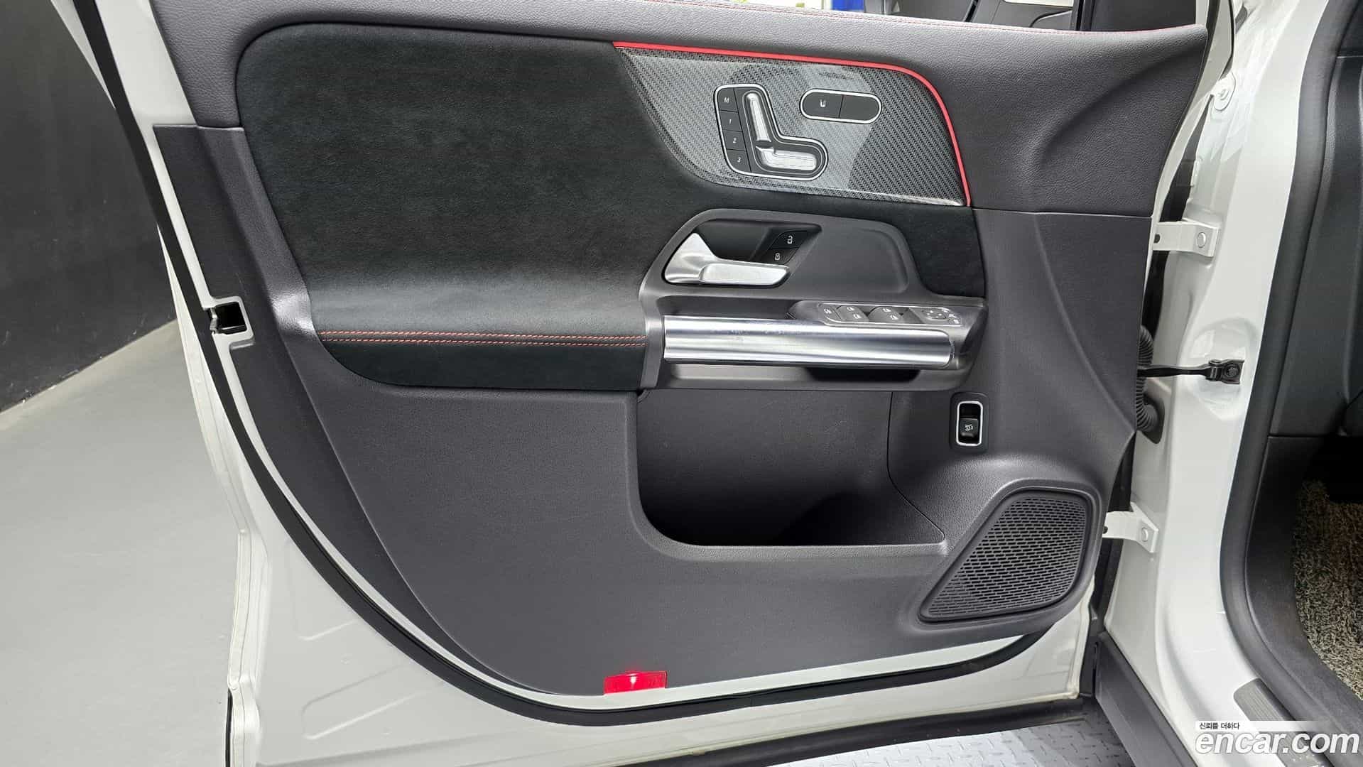 GLA-Class Mercedes-Benz 2021.4-INNER-034