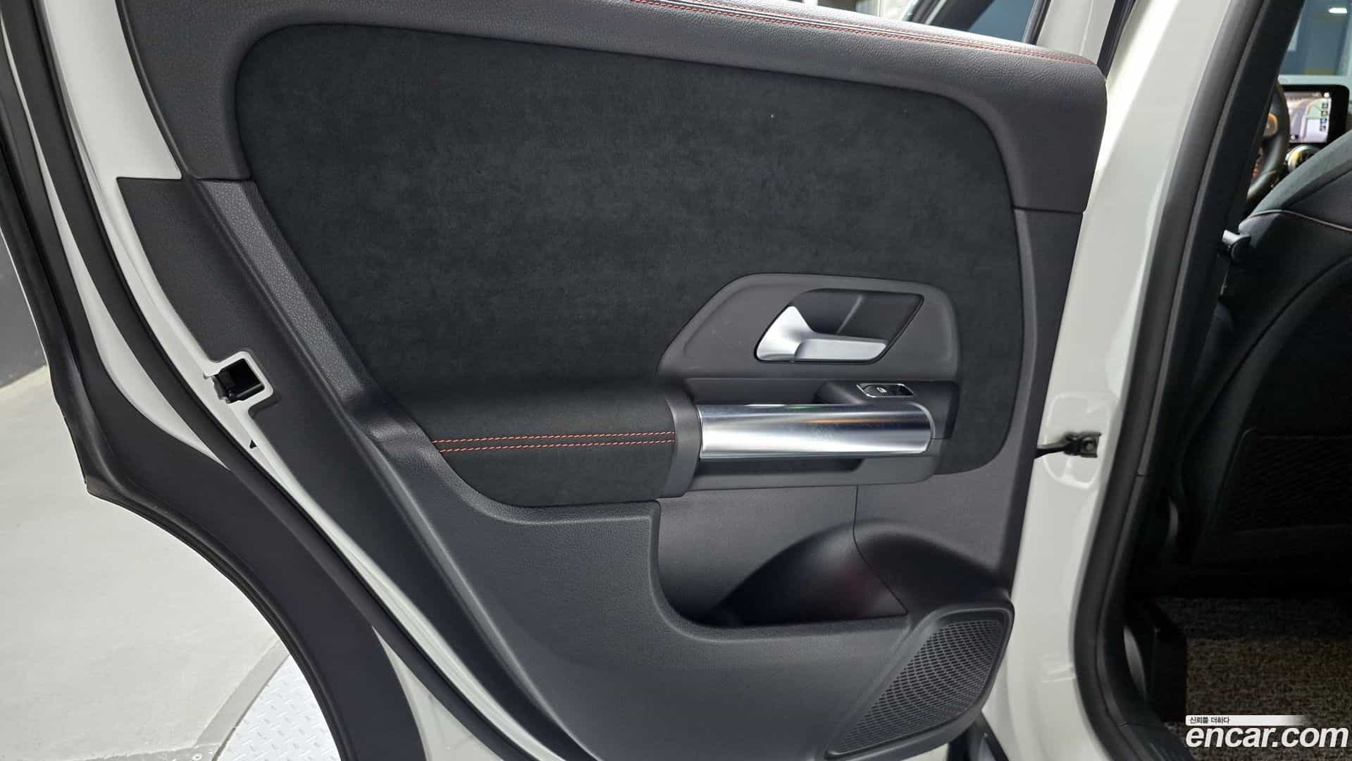 GLA-Class Mercedes-Benz 2021.4-INNER-035