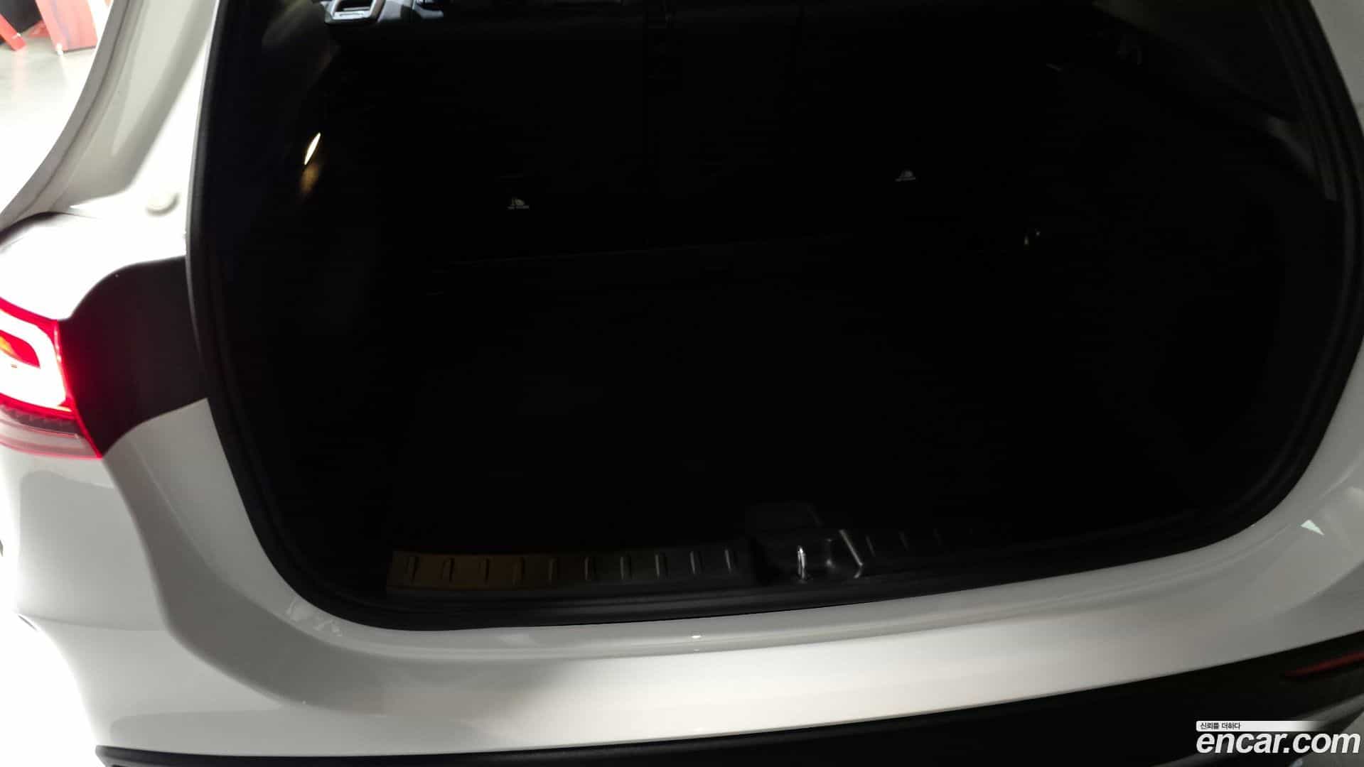 GLA-Class Mercedes-Benz 2021.4-OPTION-043