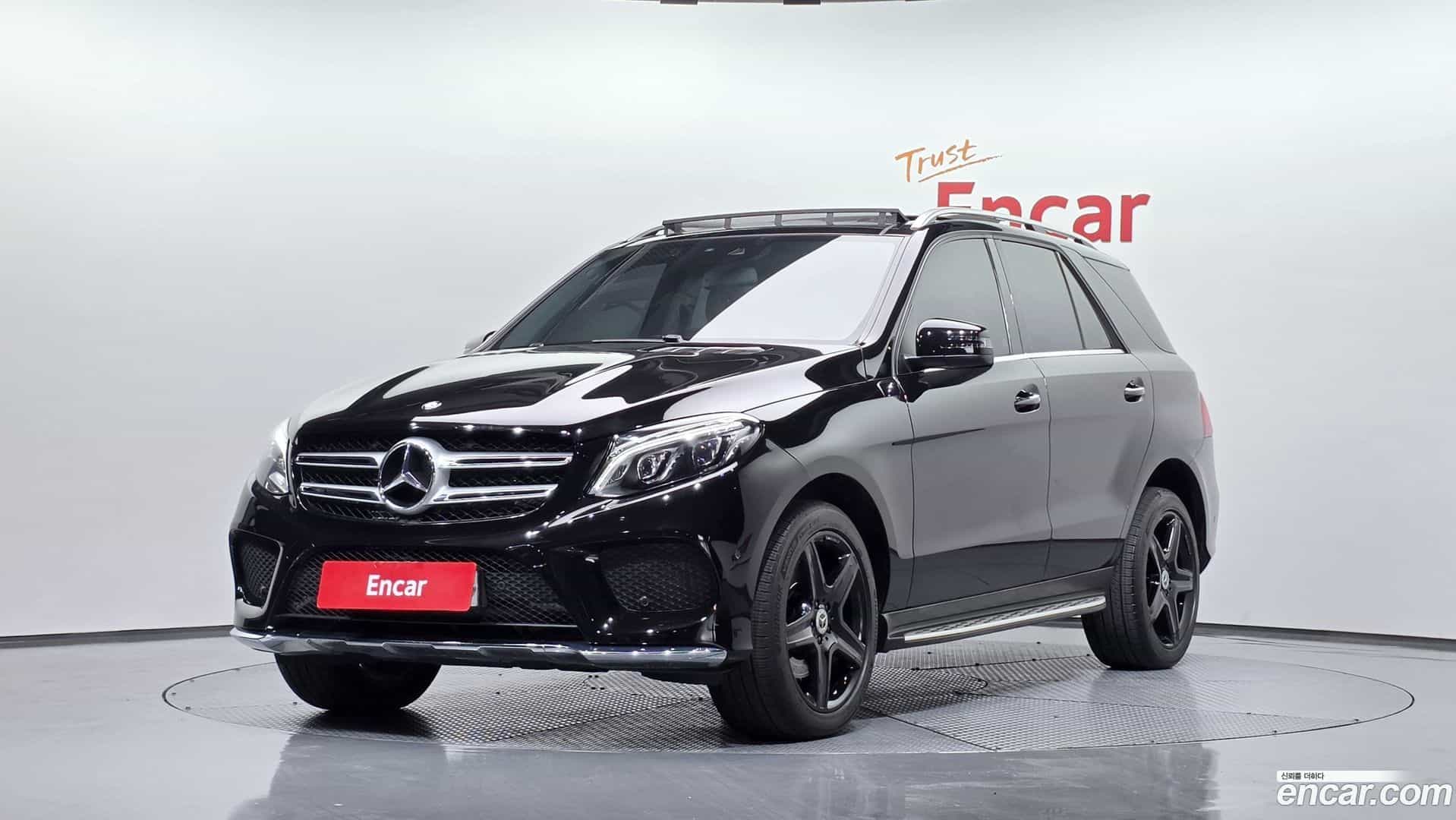 GLE-Class Mercedes-Benz 2017.8-OUTER-001