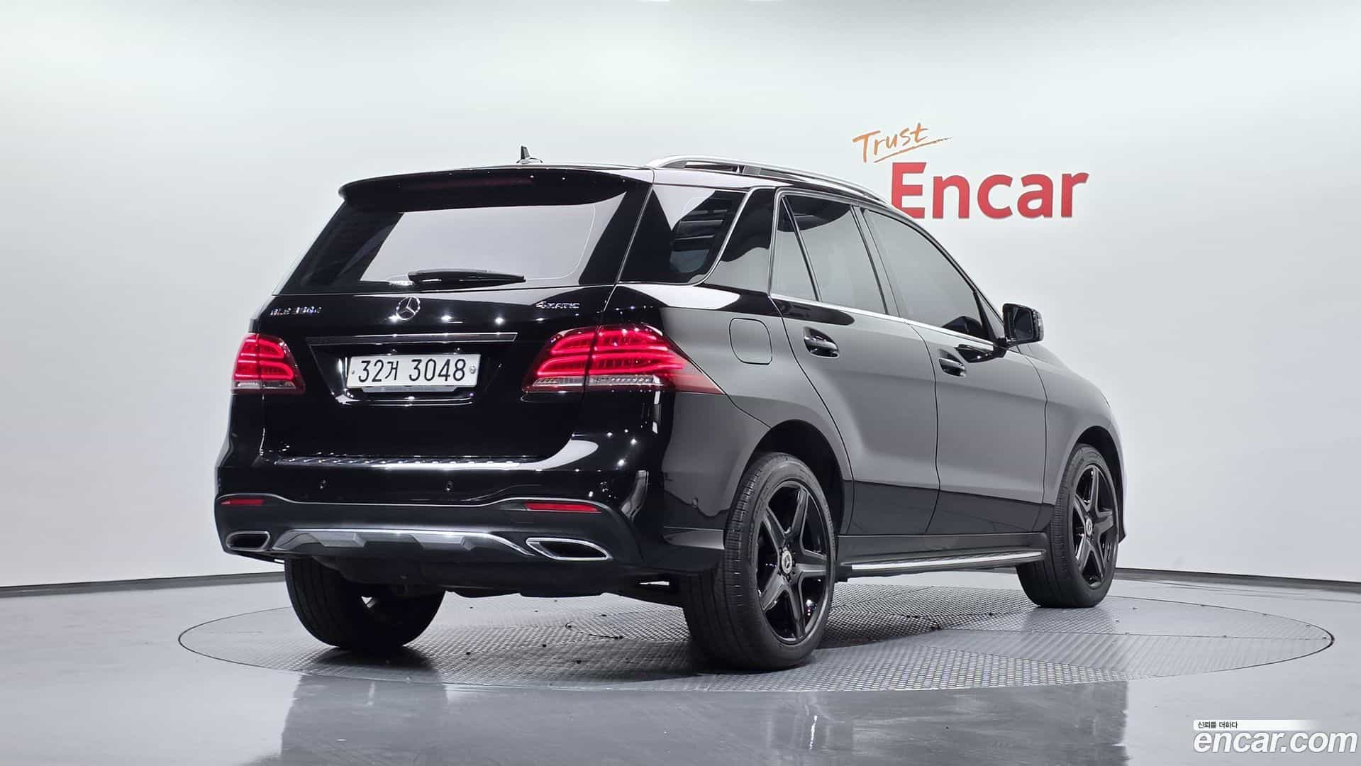 GLE-Class Mercedes-Benz 2017.8-OUTER-002