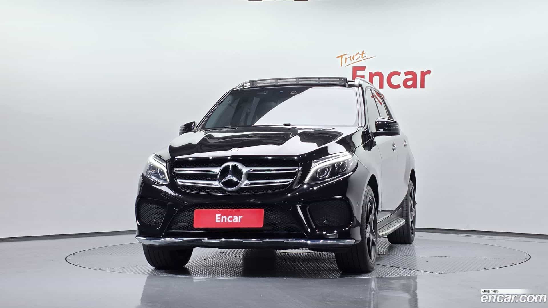 GLE-Class Mercedes-Benz 2017.8-OUTER-003