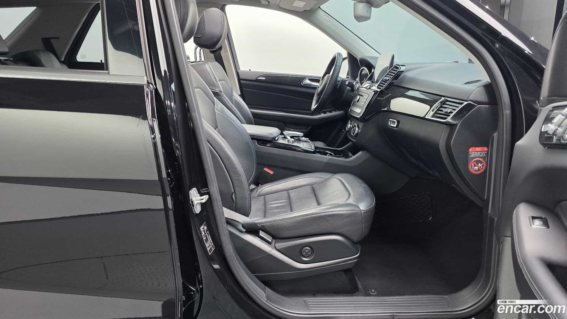 GLE-Class Mercedes-Benz 2017.8-OPTION-015