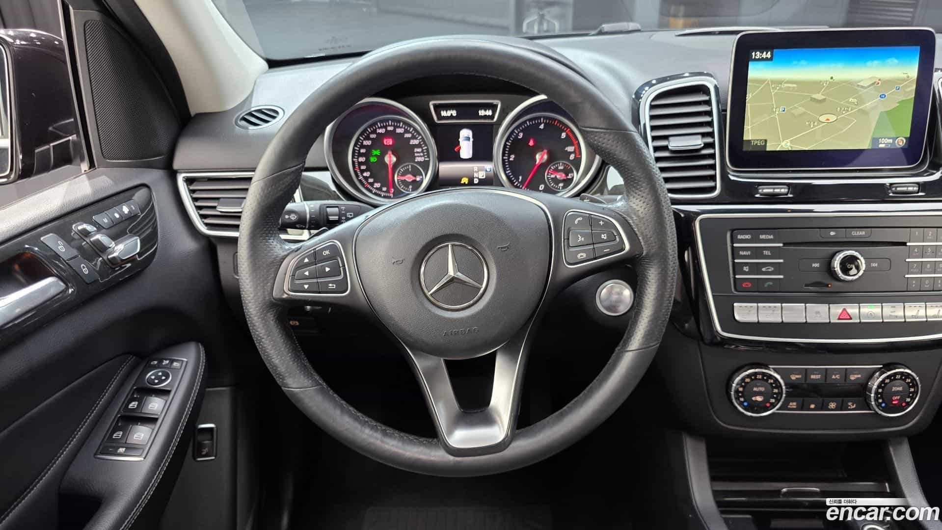 GLE-Class Mercedes-Benz 2017.8-OPTION-017