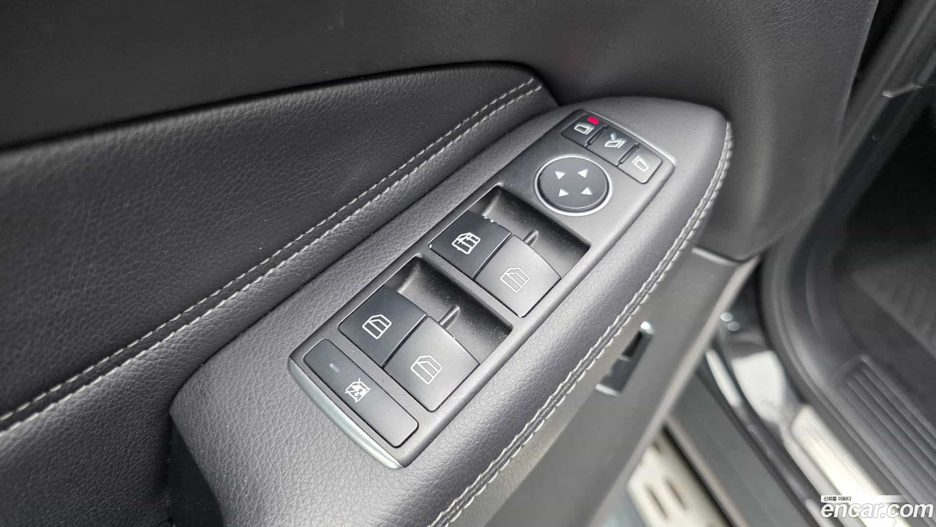 GLE-Class Mercedes-Benz 2017.8-OPTION-024