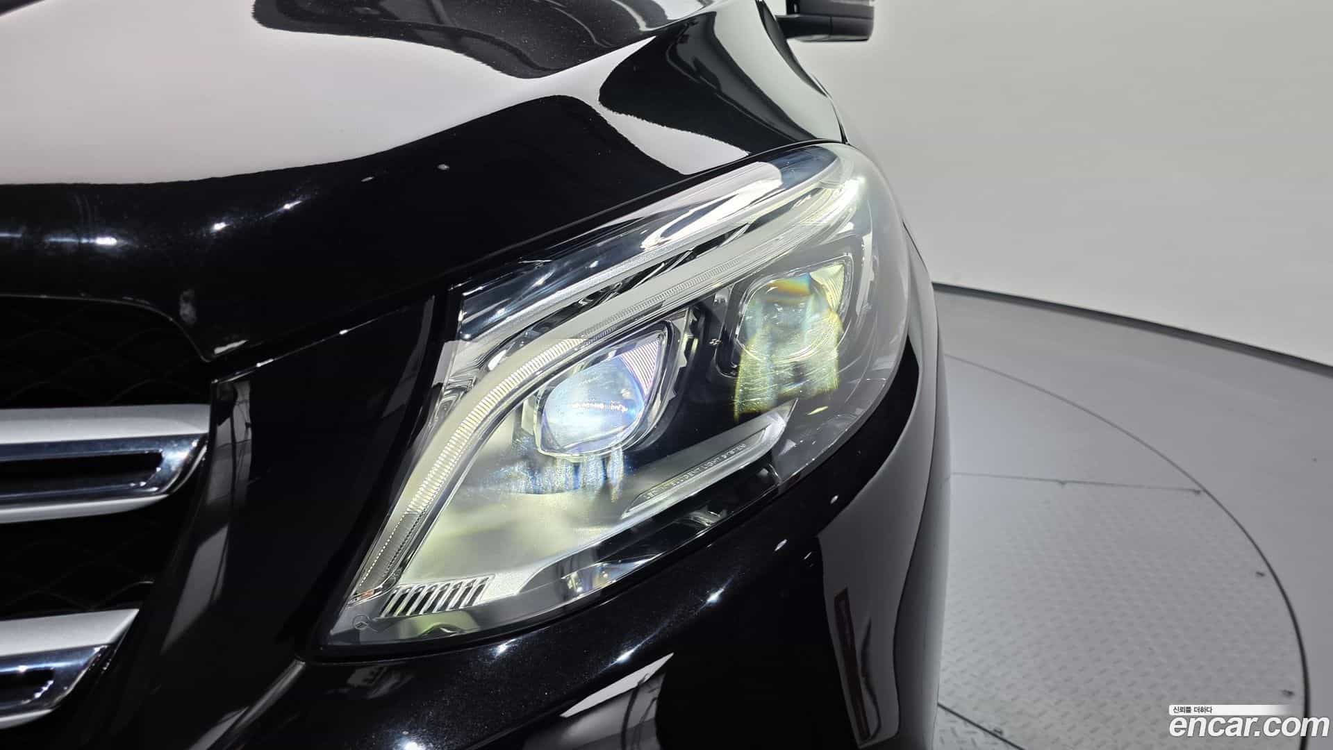 GLE-Class Mercedes-Benz 2017.8-OUTER-032