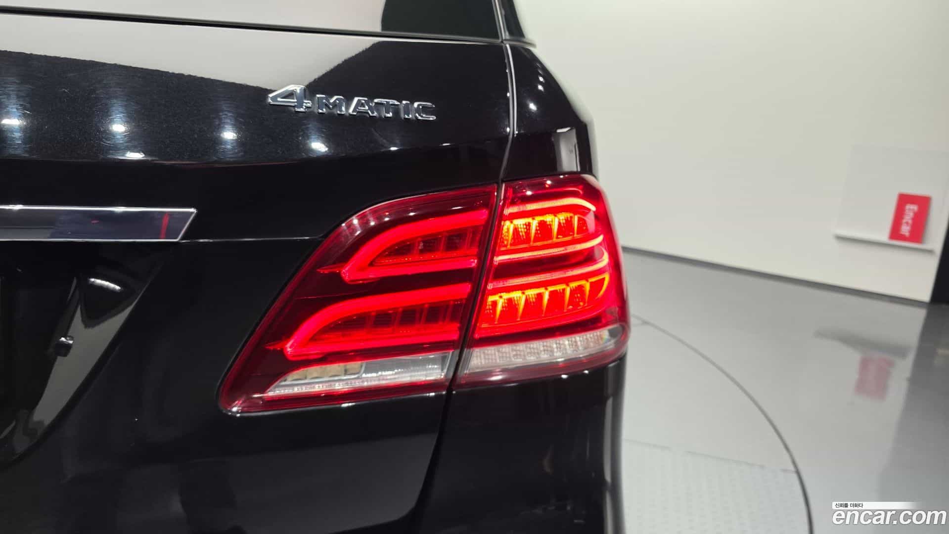 GLE-Class Mercedes-Benz 2017.8-OUTER-033