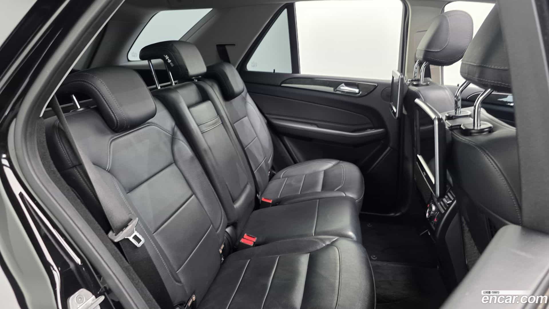 GLE-Class Mercedes-Benz 2017.8-INNER-036