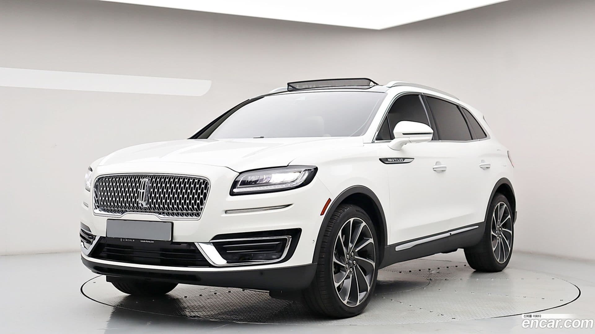 Main__Slider__Photo:Nautilus Lincoln 2020.11-0