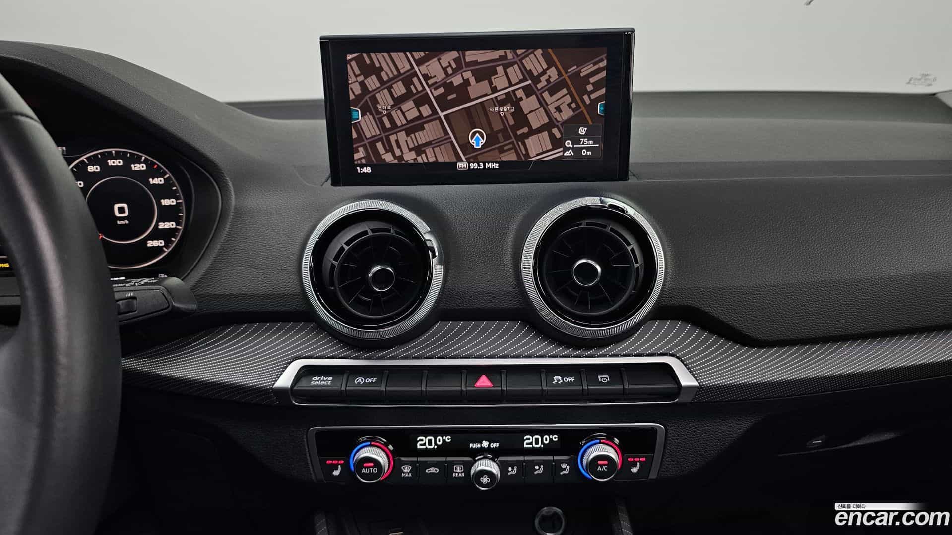 Q2 Audi 2023.4-OPTION-016