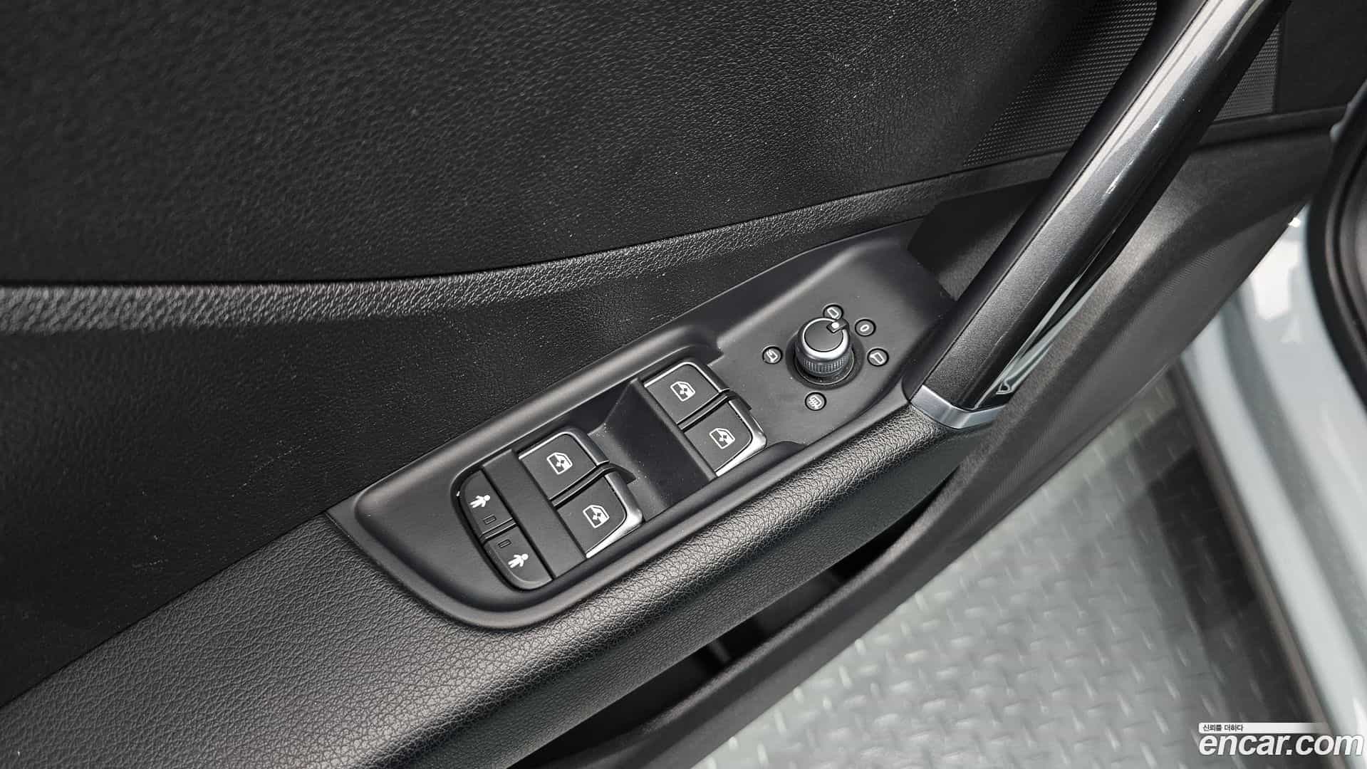 Q2 Audi 2023.4-OPTION-040