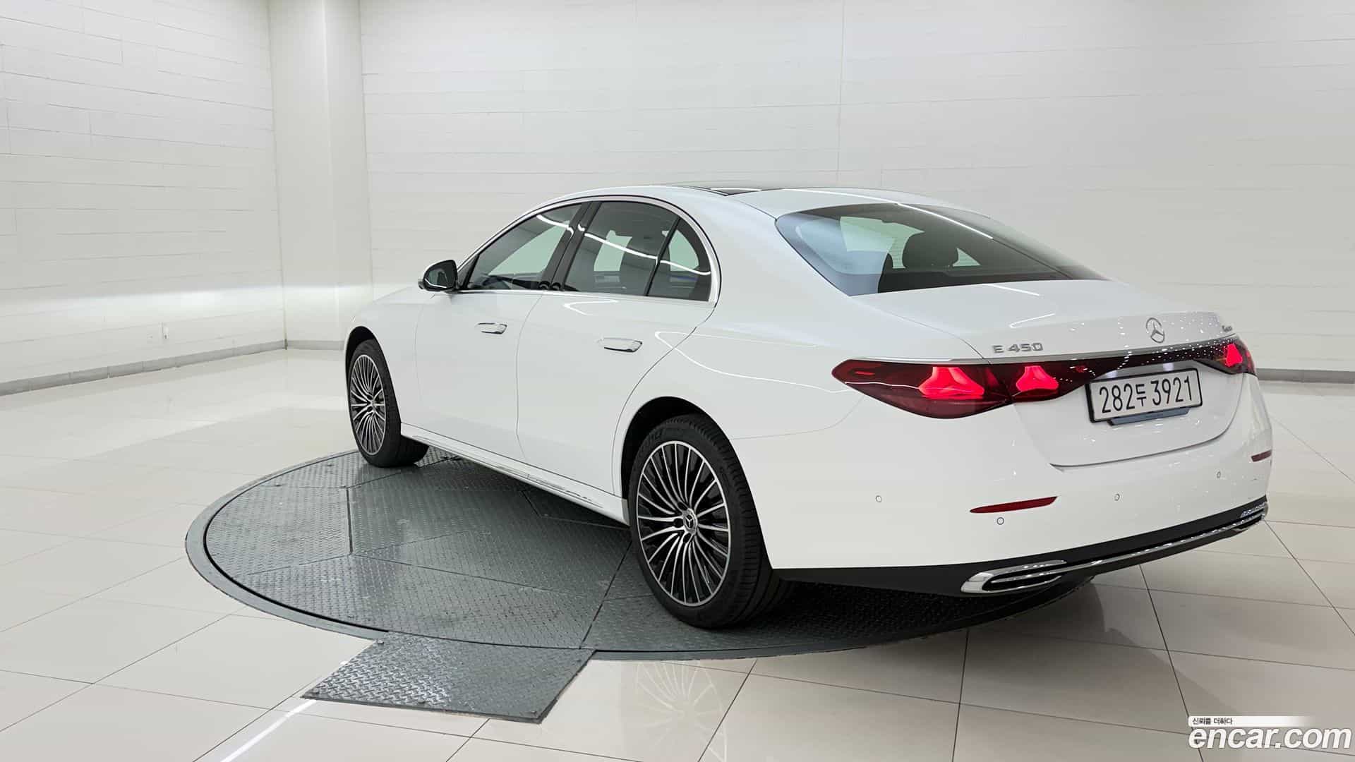 E-Class Mercedes-Benz 2025.7-OUTER-003