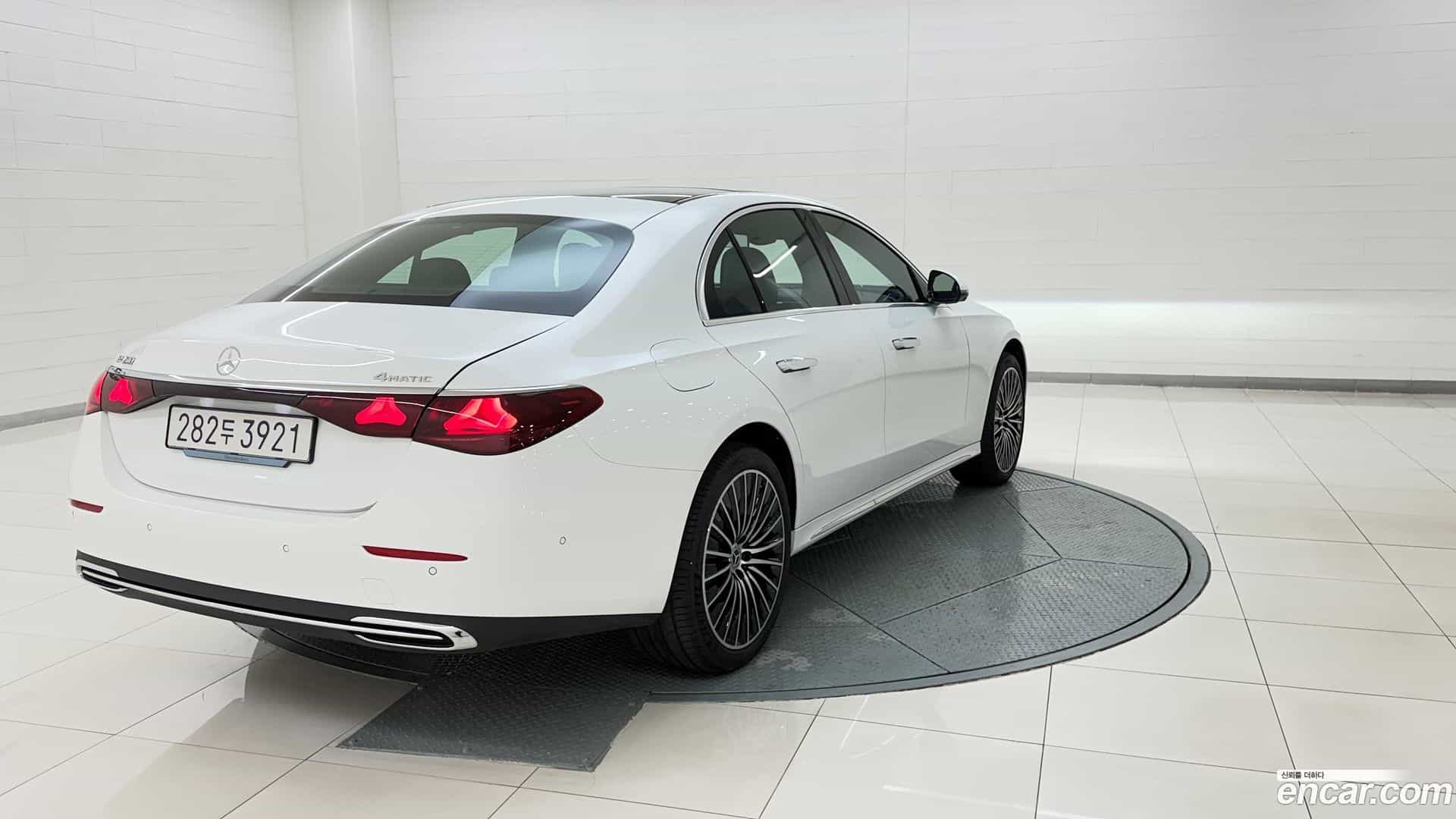 E-Class Mercedes-Benz 2025.7-OUTER-005