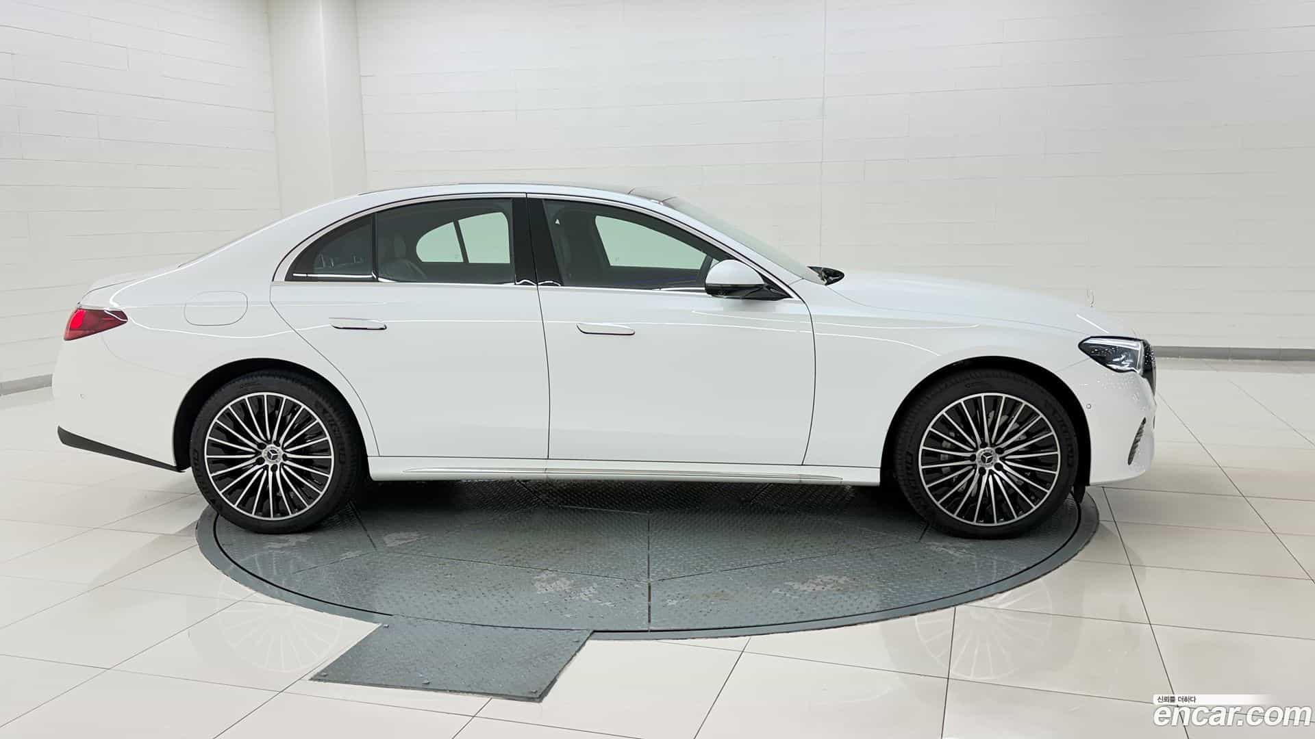 E-Class Mercedes-Benz 2025.7-OUTER-006
