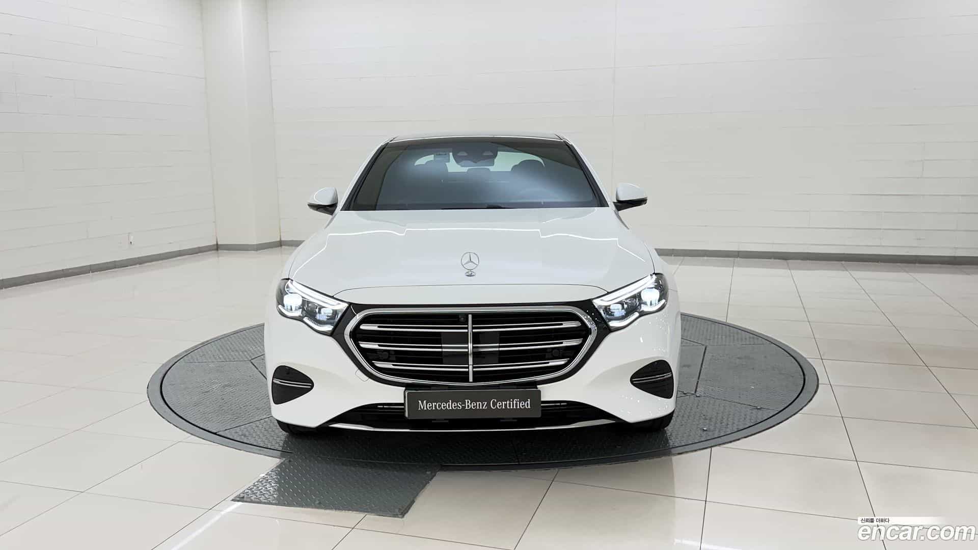 E-Class Mercedes-Benz 2025.7-INNER-008