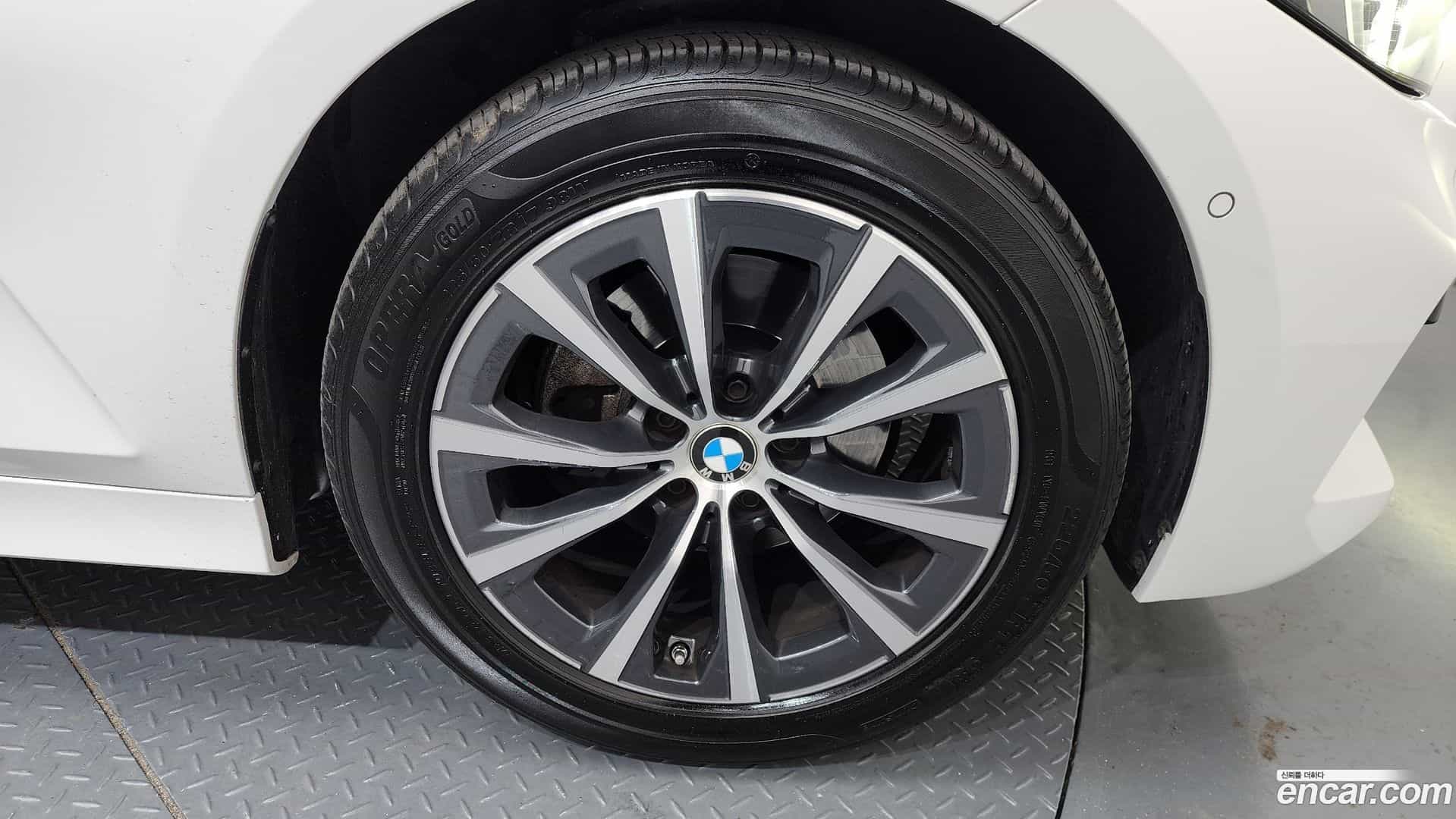 3-Series BMW 2023.5-OUTER-031