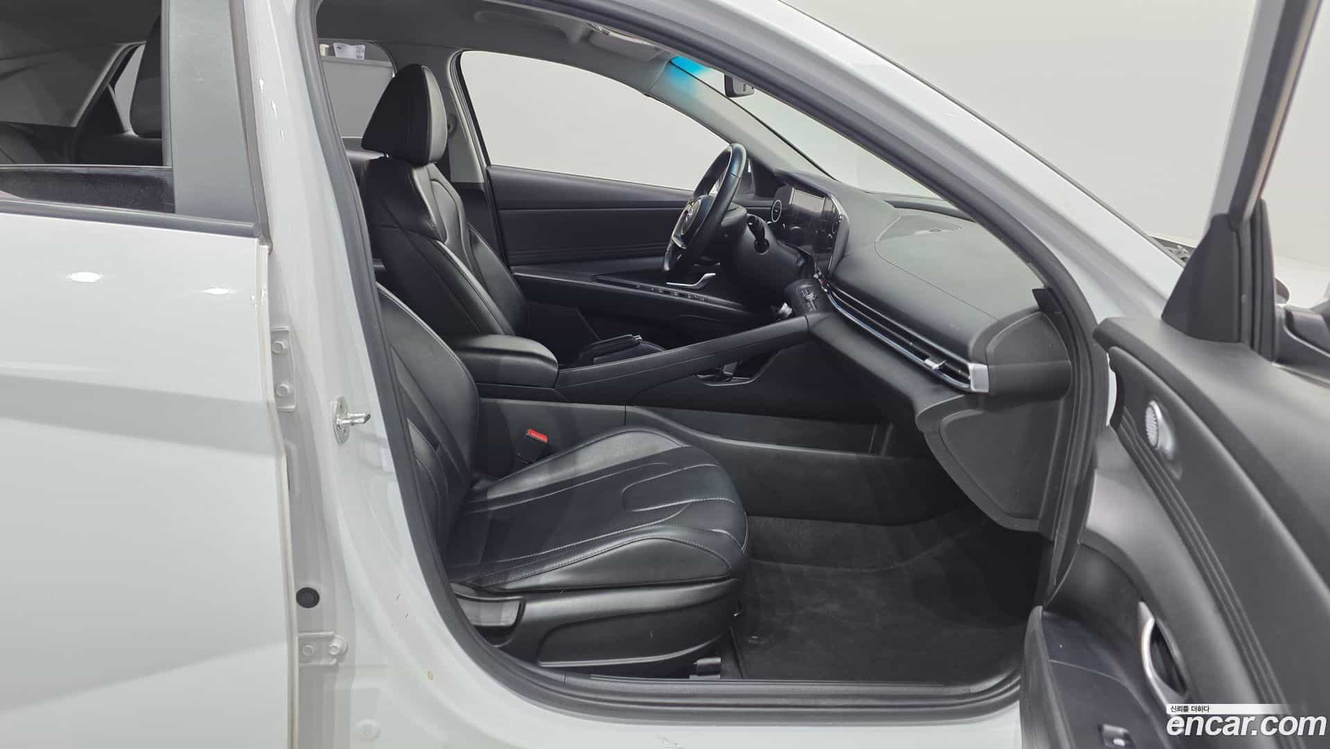 AVANTE Hyundai 2021.6-OPTION-015