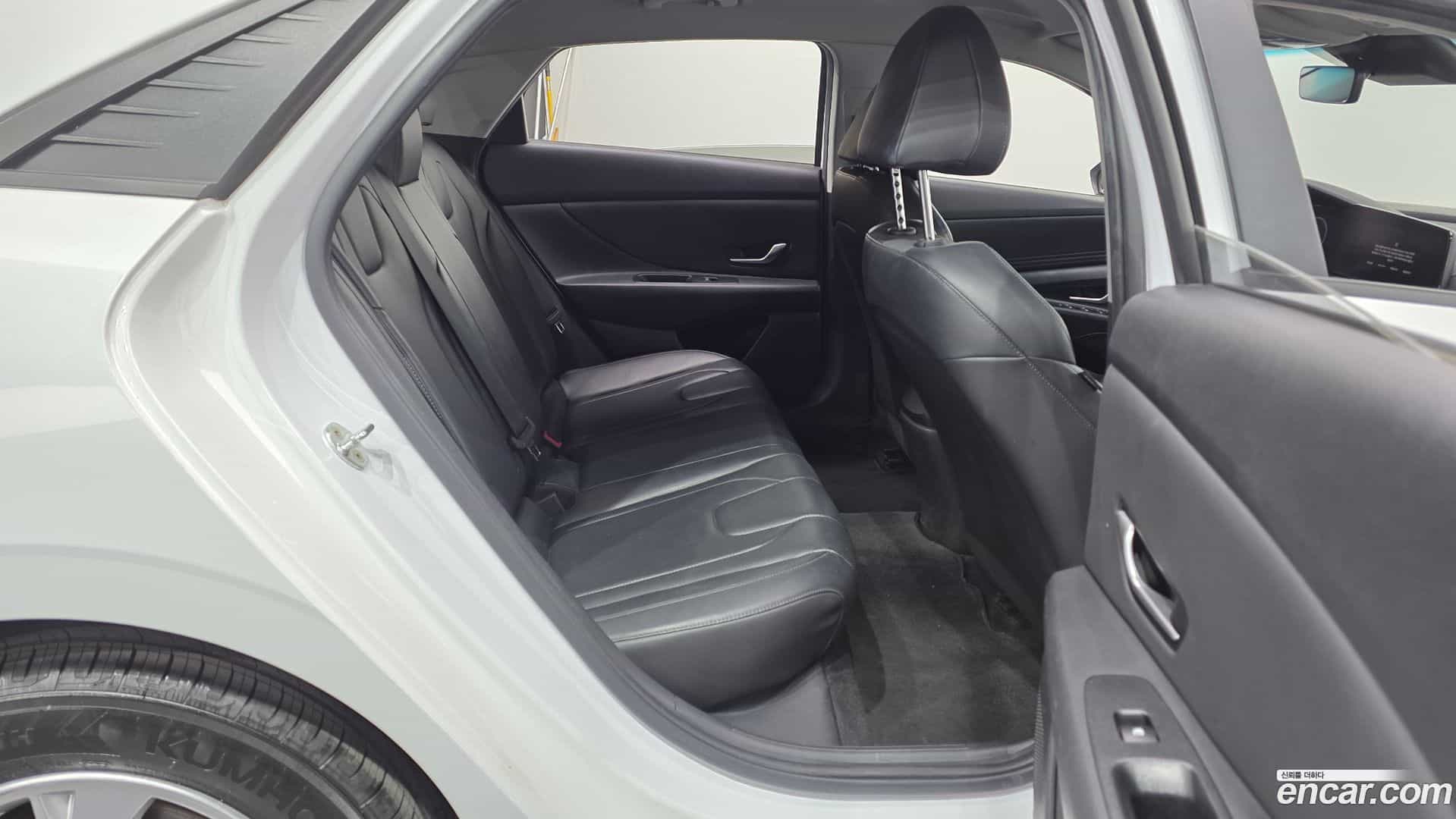 AVANTE Hyundai 2021.6-OPTION-016