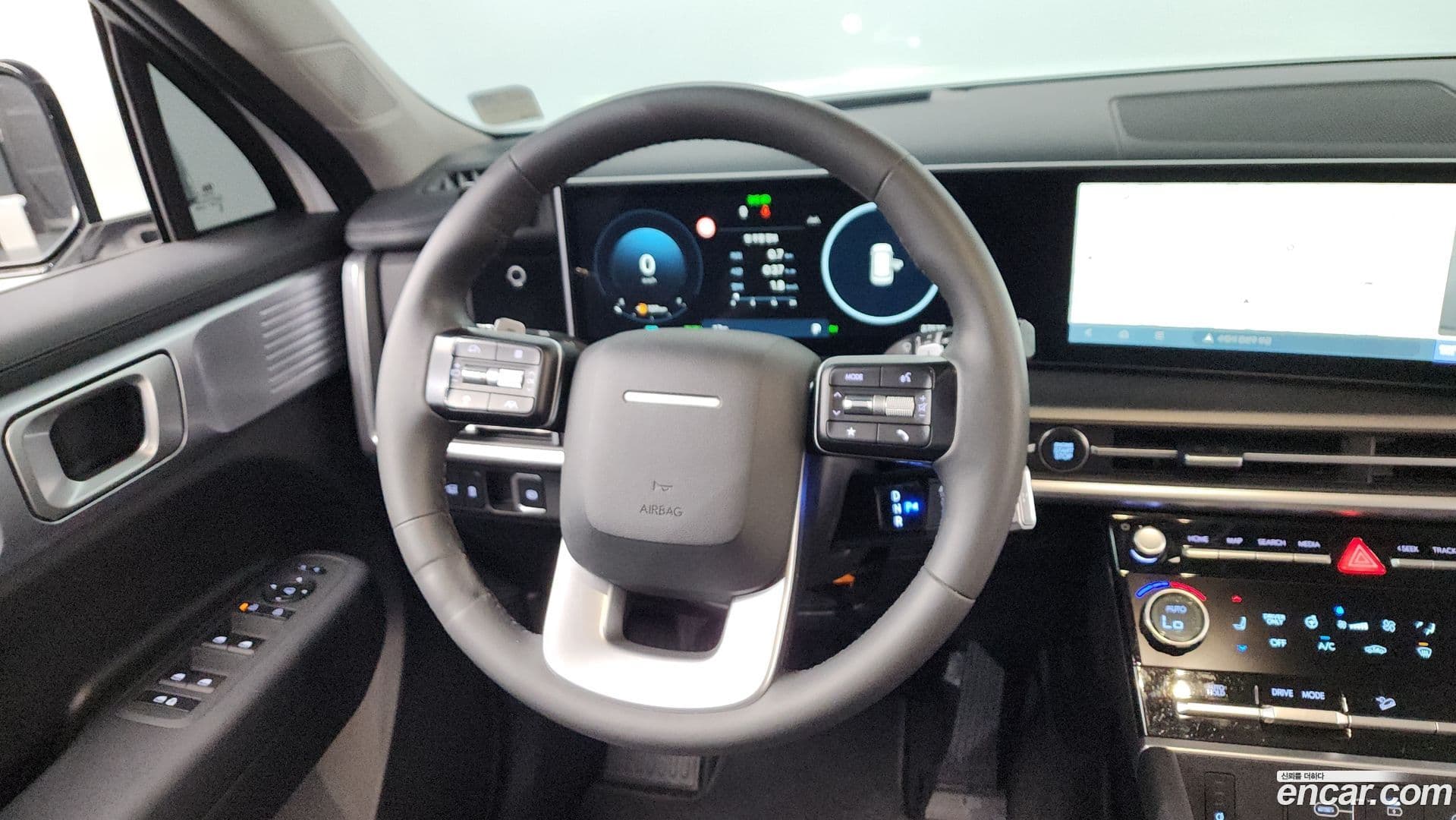 Main__Slider__Photo:Santafe Hyundai 2024.3-12