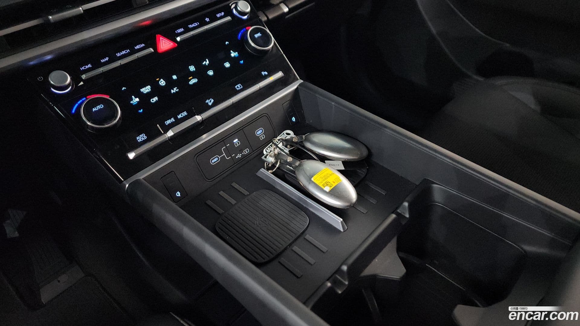 Main__Slider__Photo:Santafe Hyundai 2024.3-29