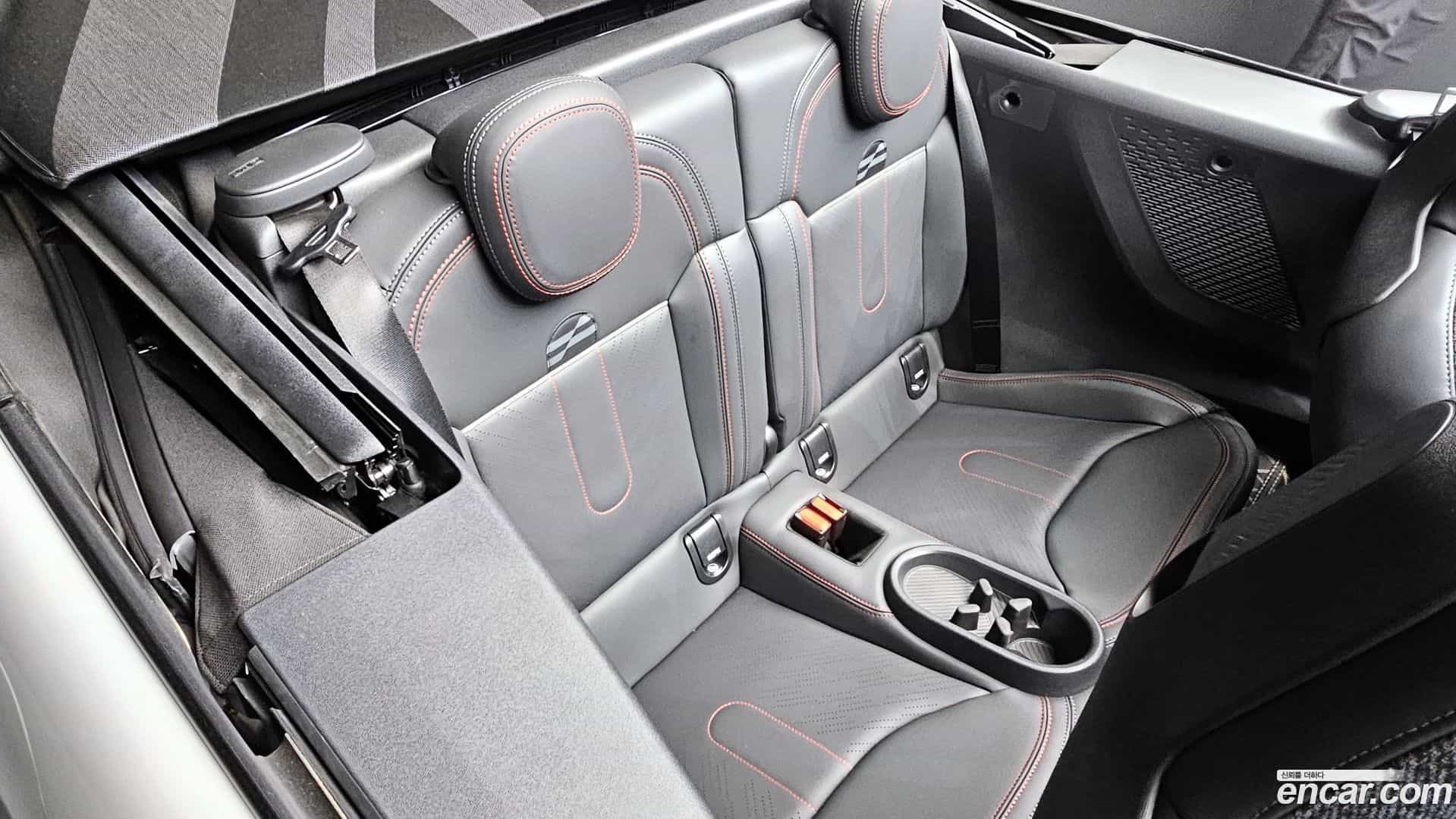 Cooper Convertible Mini 2026.1-INNER-036