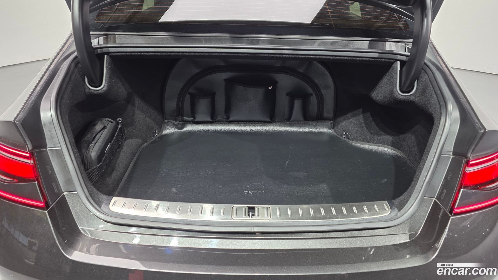 Main__Slider__Photo:G90 Genesis 2023.0-19