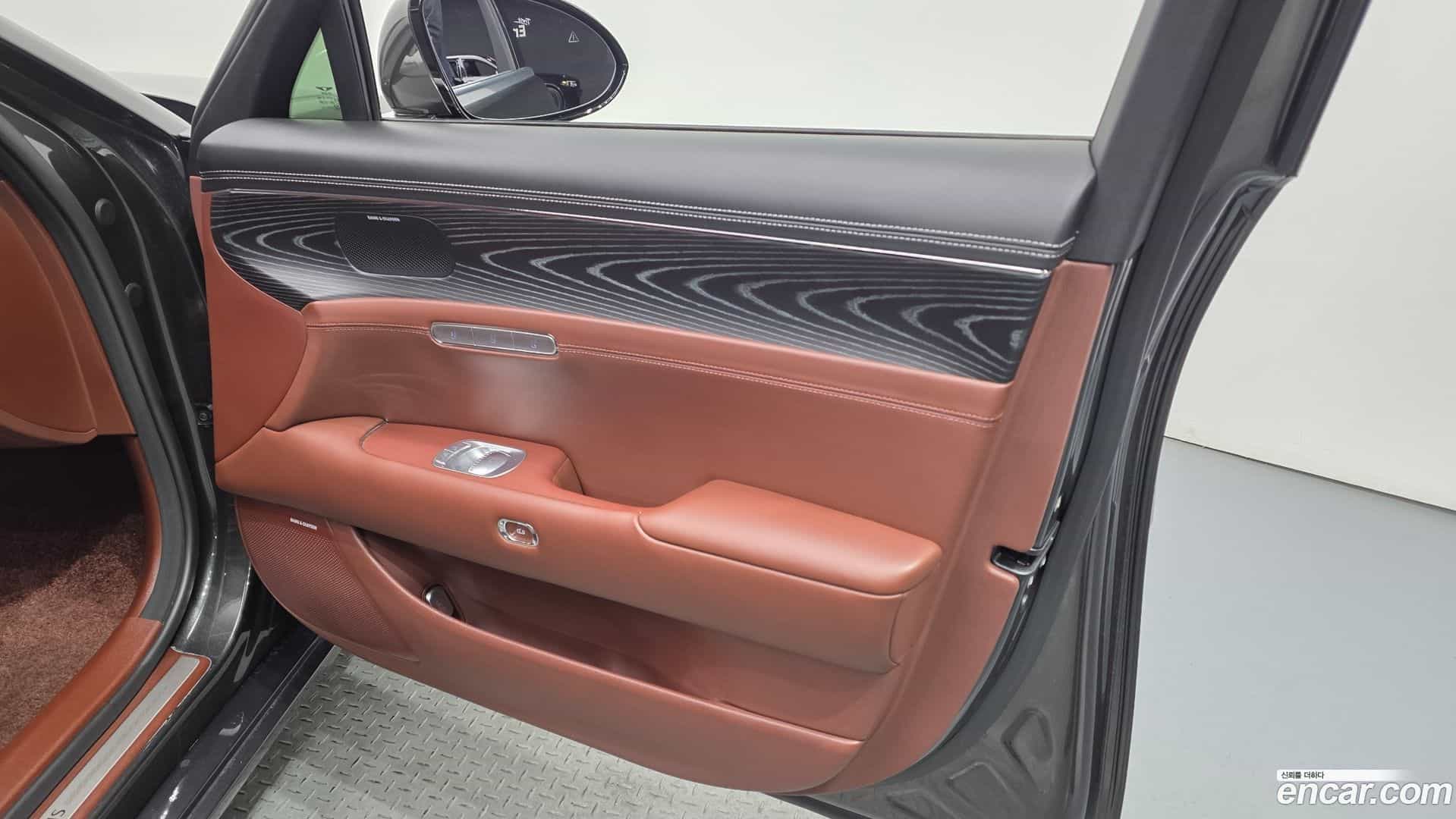 G90 Genesis 2023.0-INNER-034
