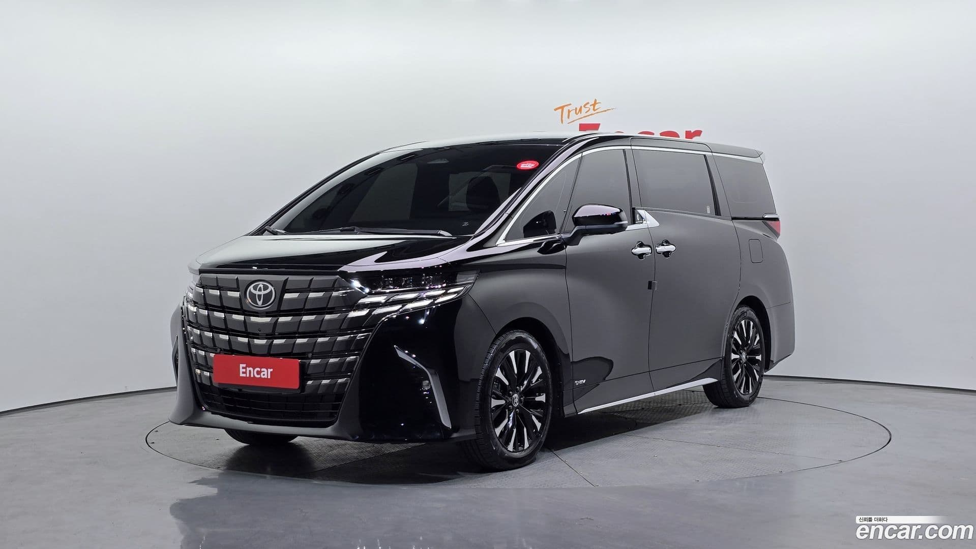 Main__Slider__Photo:Alphard Toyota 2024.10-0