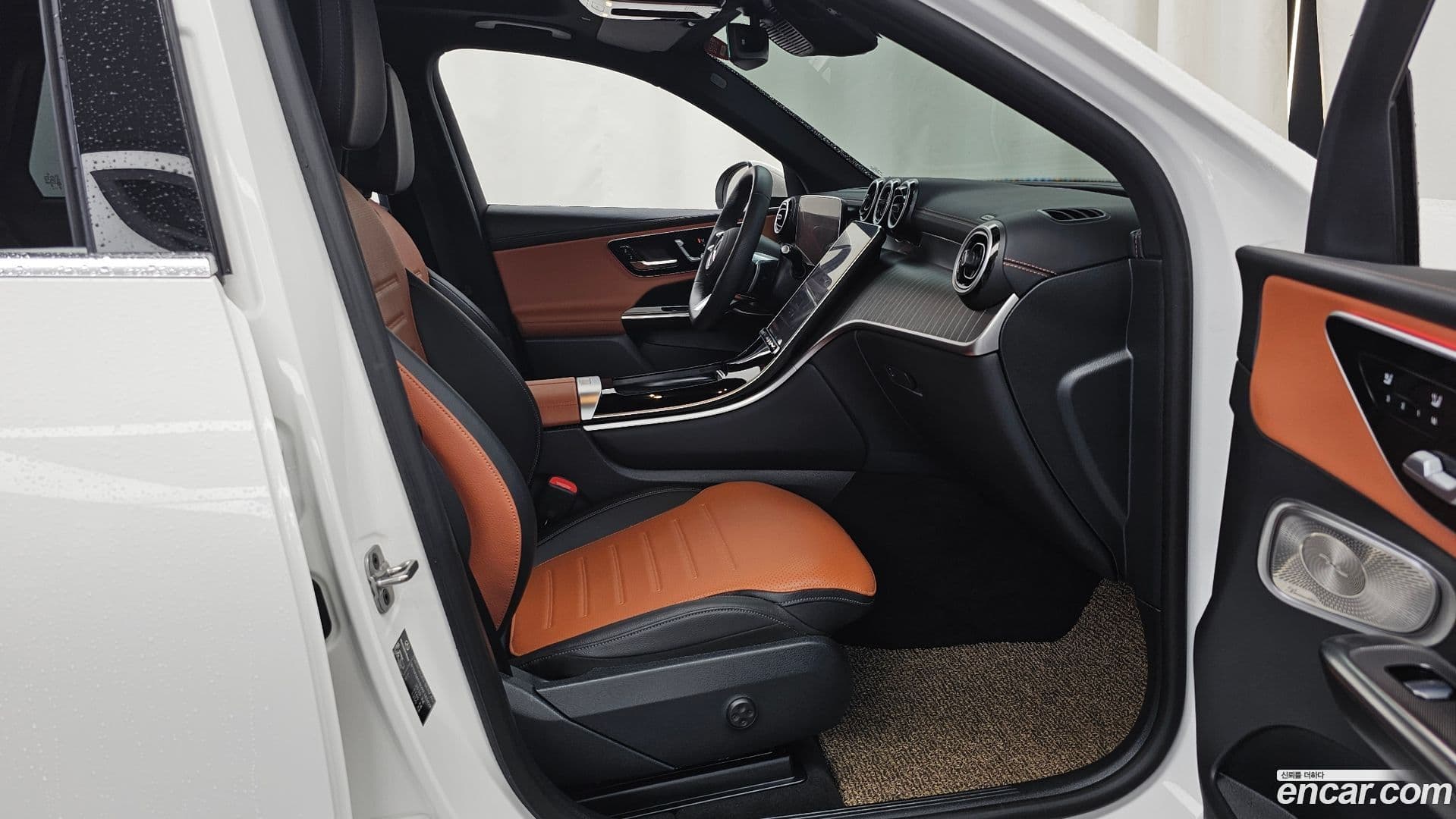 Main__Slider__Photo:GLC-Class Mercedes-Benz 2024.5-10