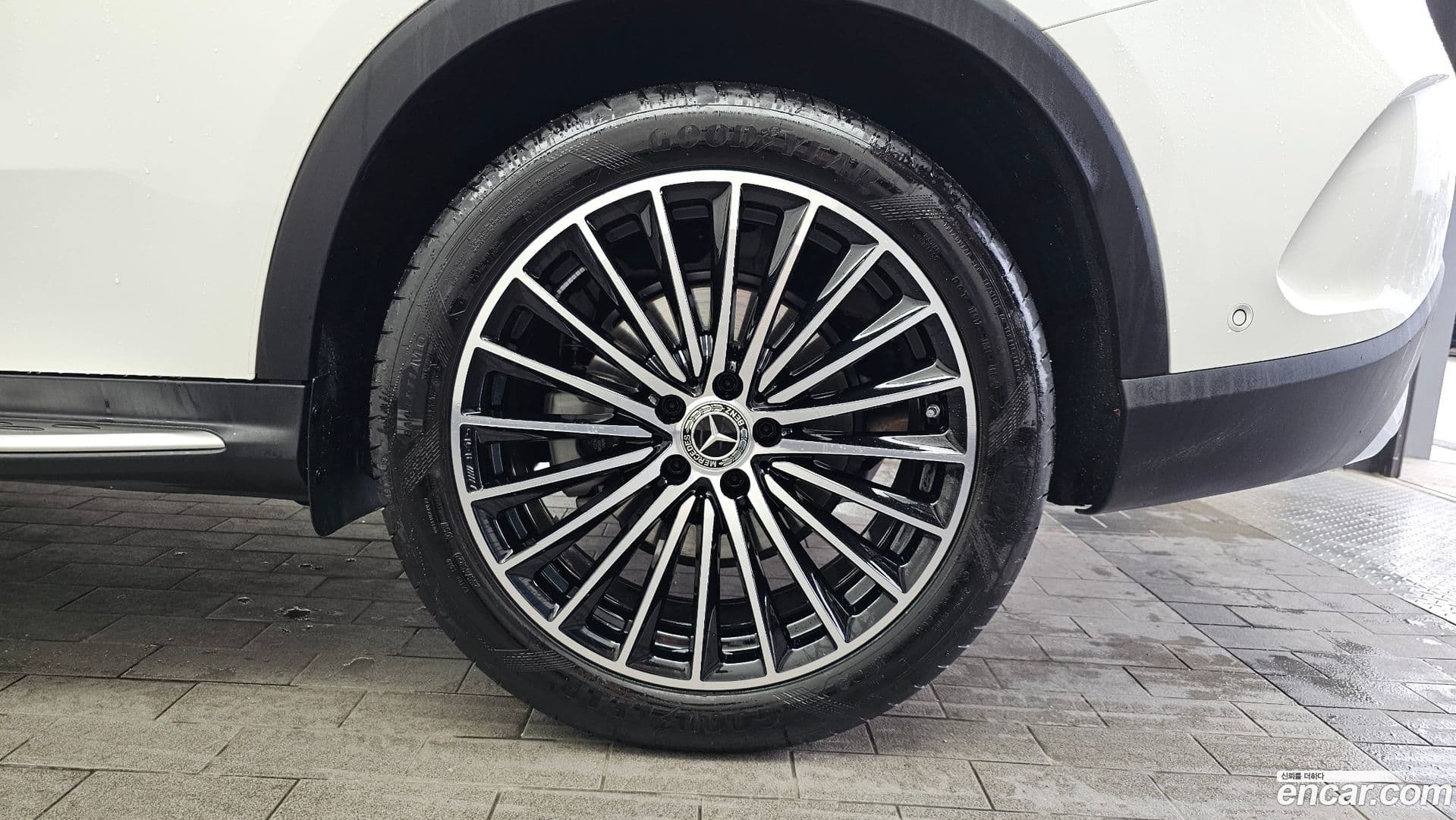 Main__Slider__Photo:GLC-Class Mercedes-Benz 2024.5-11