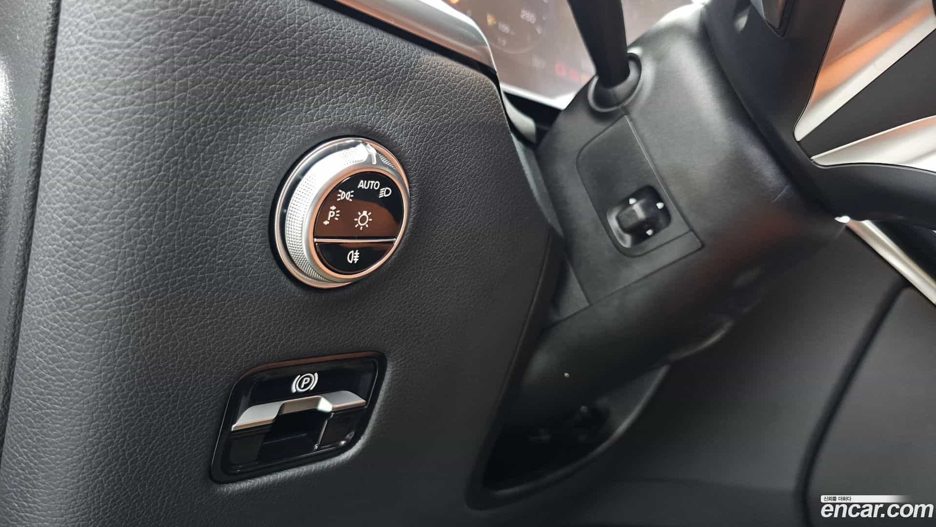 GLC-Class Mercedes-Benz 2024.5-INNER-036