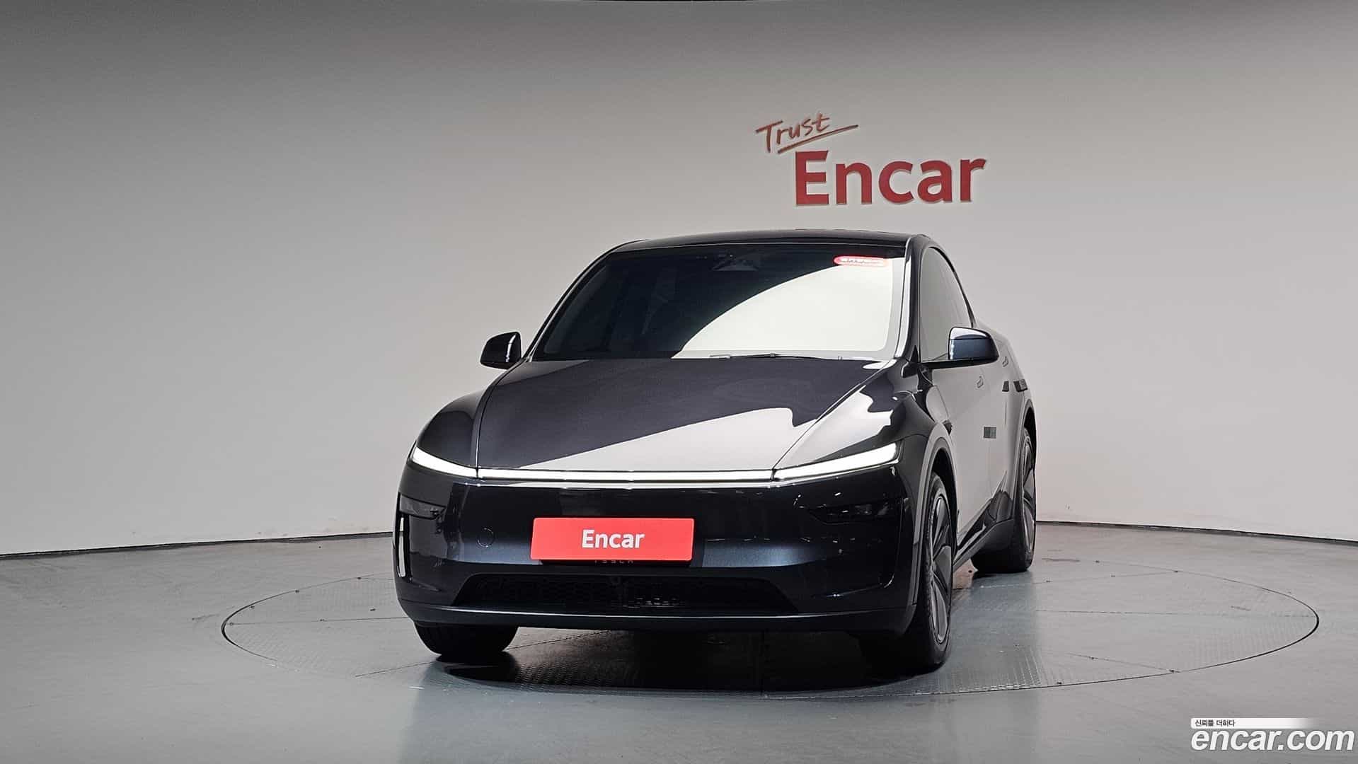 Model Y Tesla 2025.4-OUTER-003