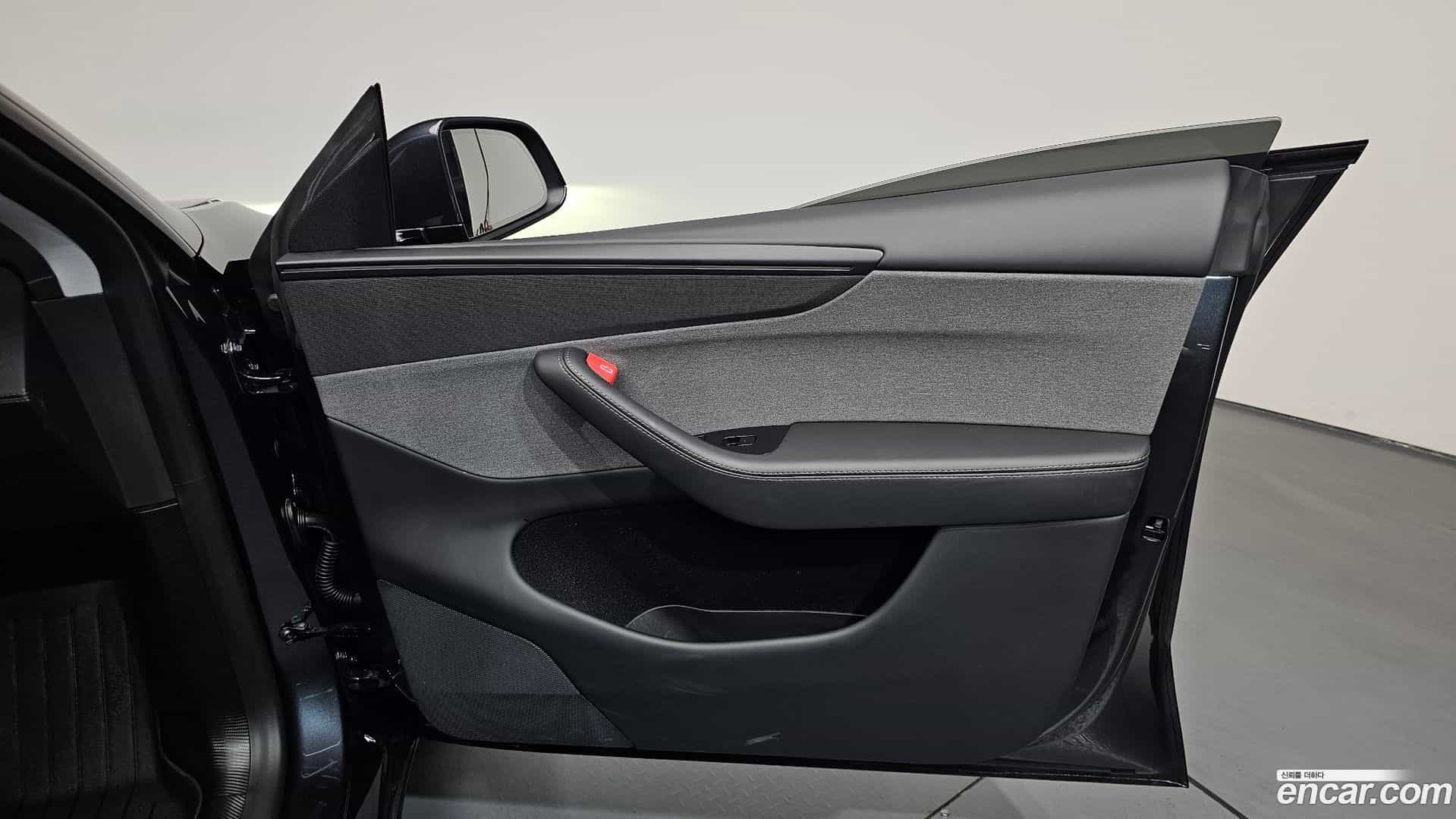Model Y Tesla 2025.4-INNER-034