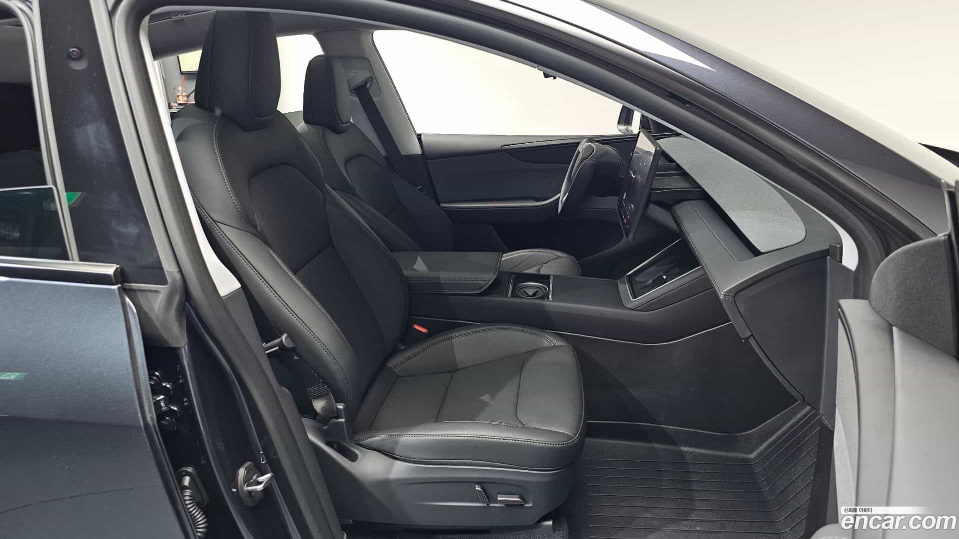 Model Y Tesla 2025.4-INNER-036