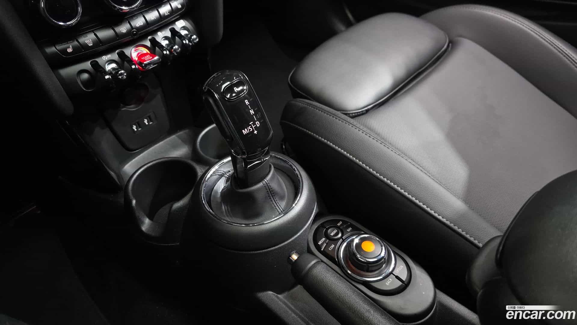 Cooper Mini 2020.0-INNER-009
