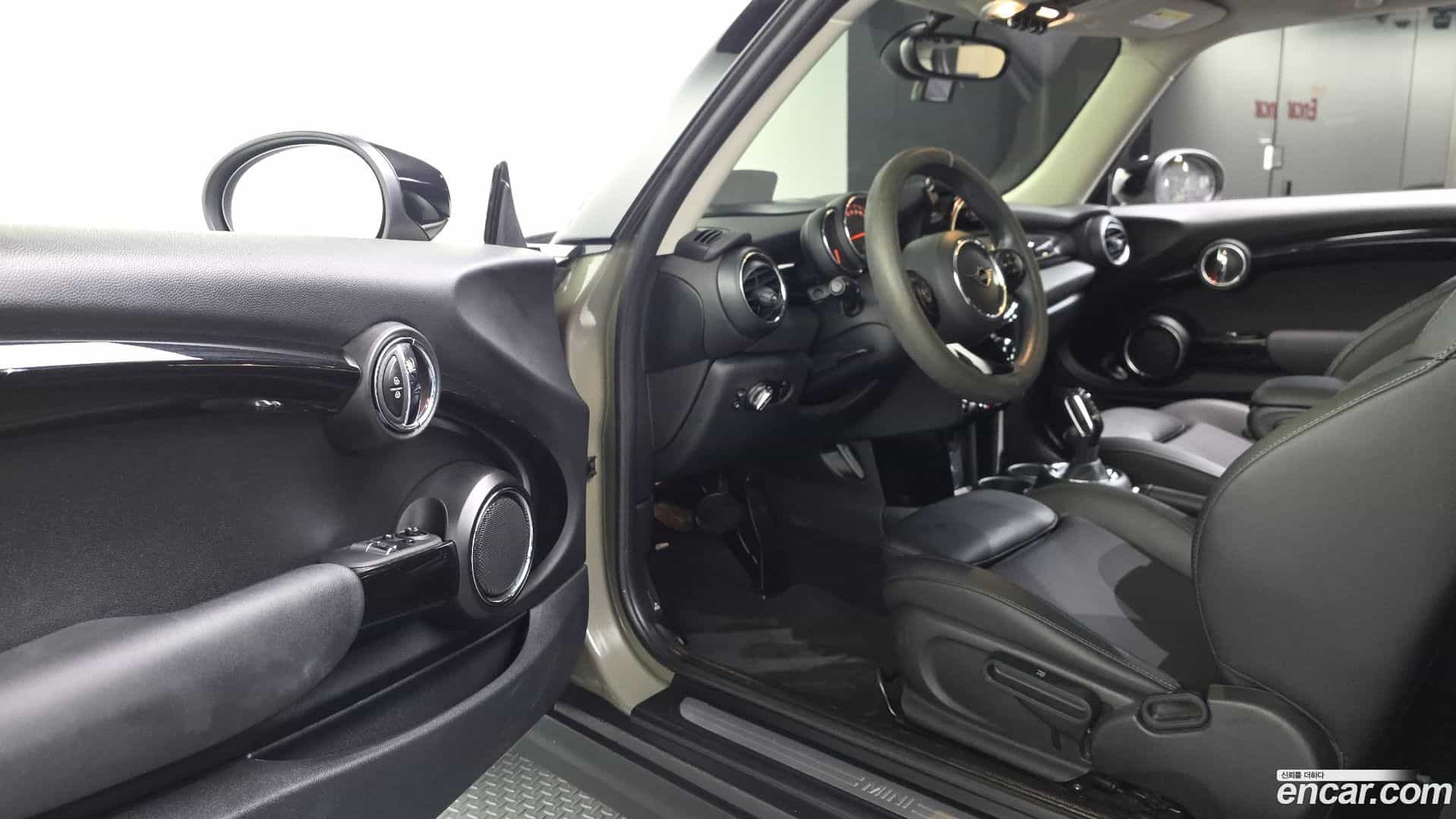 Cooper Mini 2020.0-INNER-010