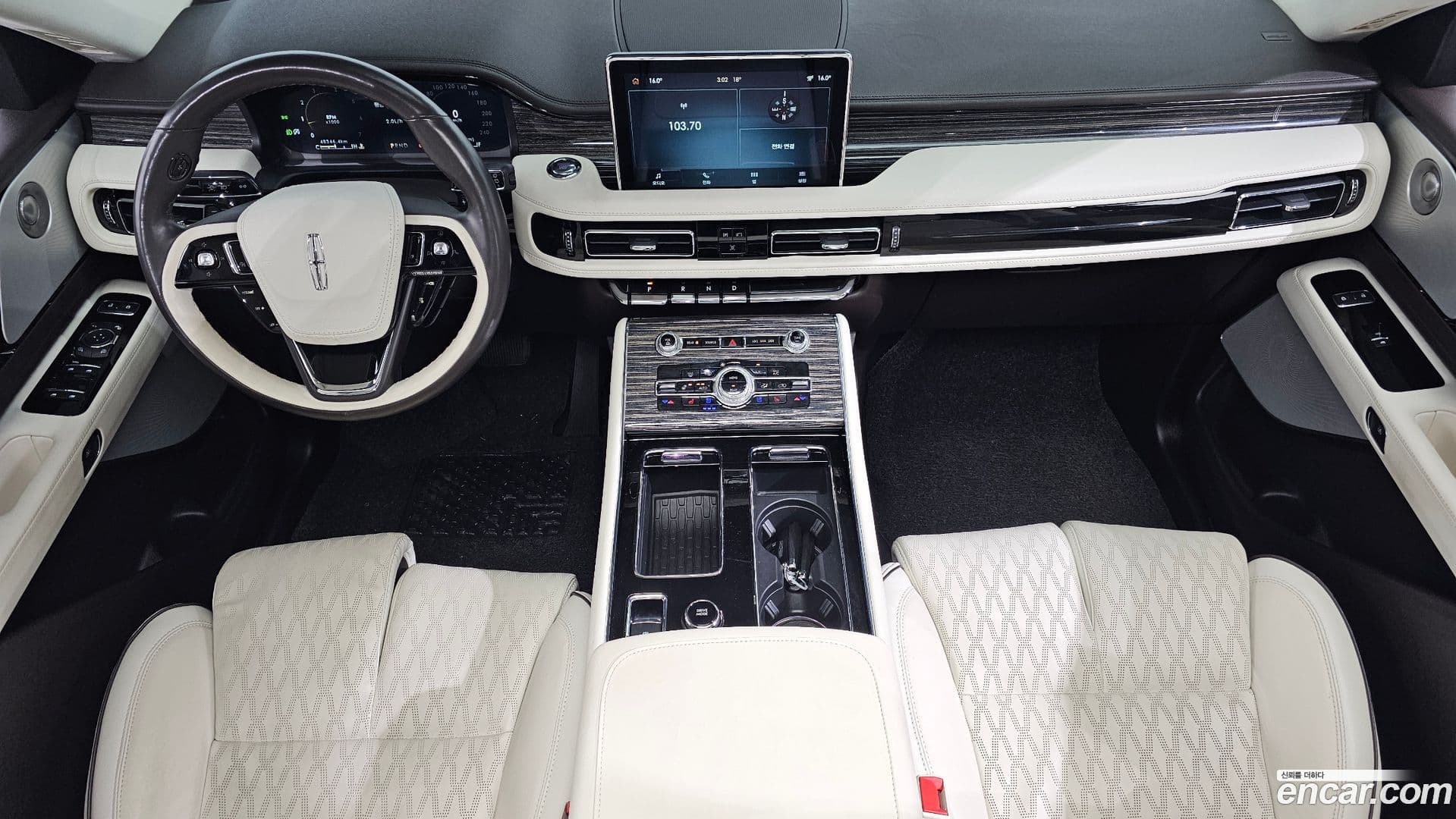 Main__Slider__Photo:Aviator Lincoln 2022.8-6