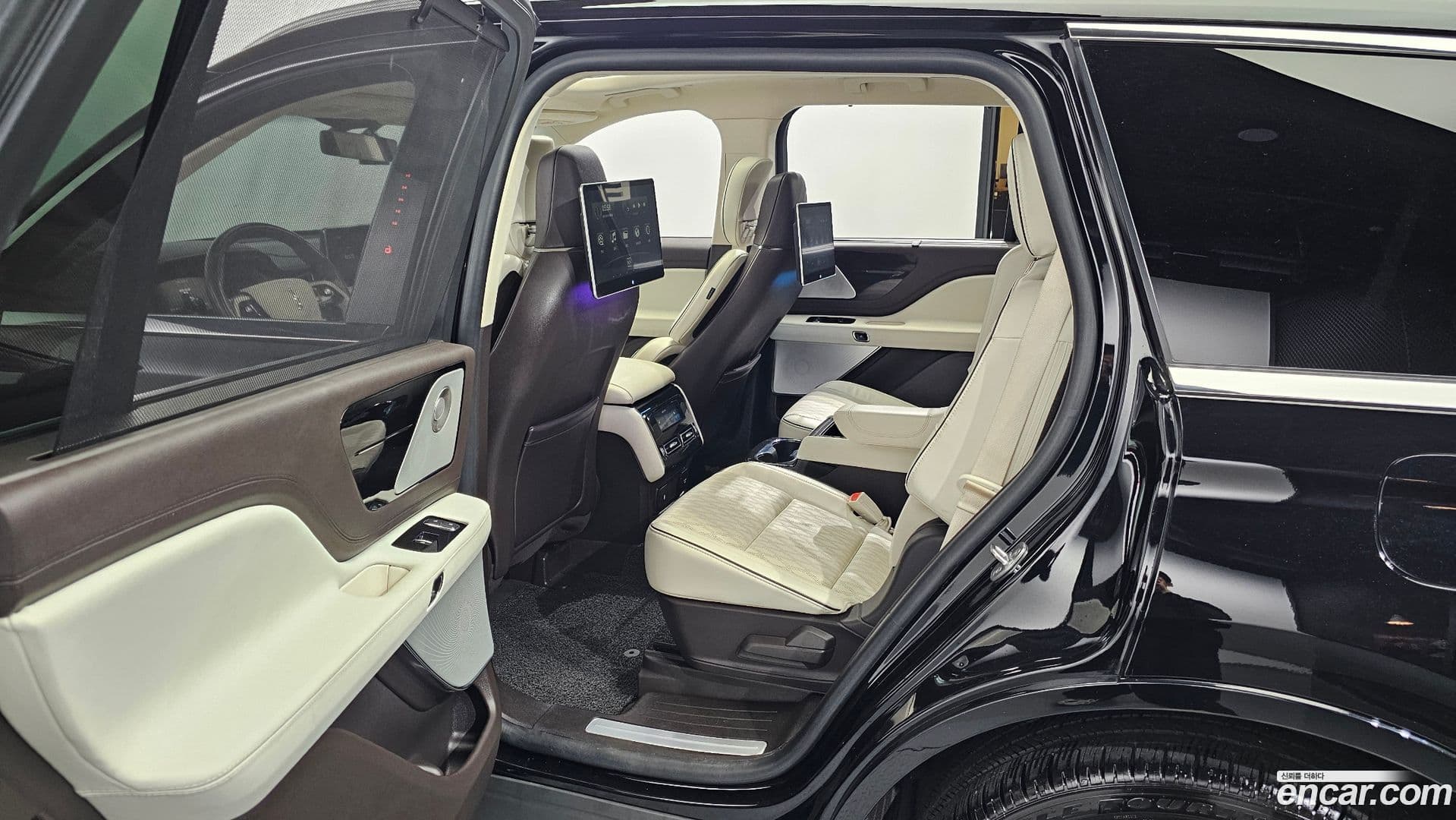 Main__Slider__Photo:Aviator Lincoln 2022.8-10