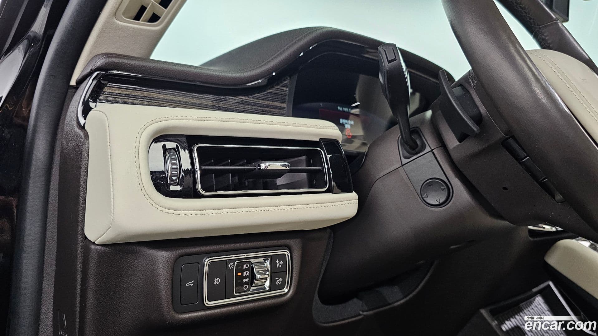 Main__Slider__Photo:Aviator Lincoln 2022.8-28