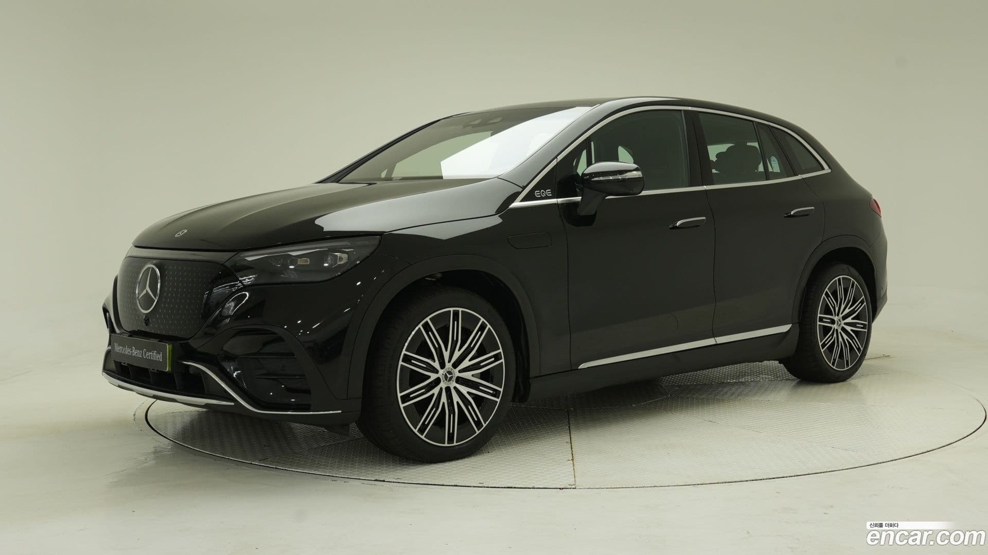 Main__Slider__Photo:EQE Mercedes-Benz 2025.9-0