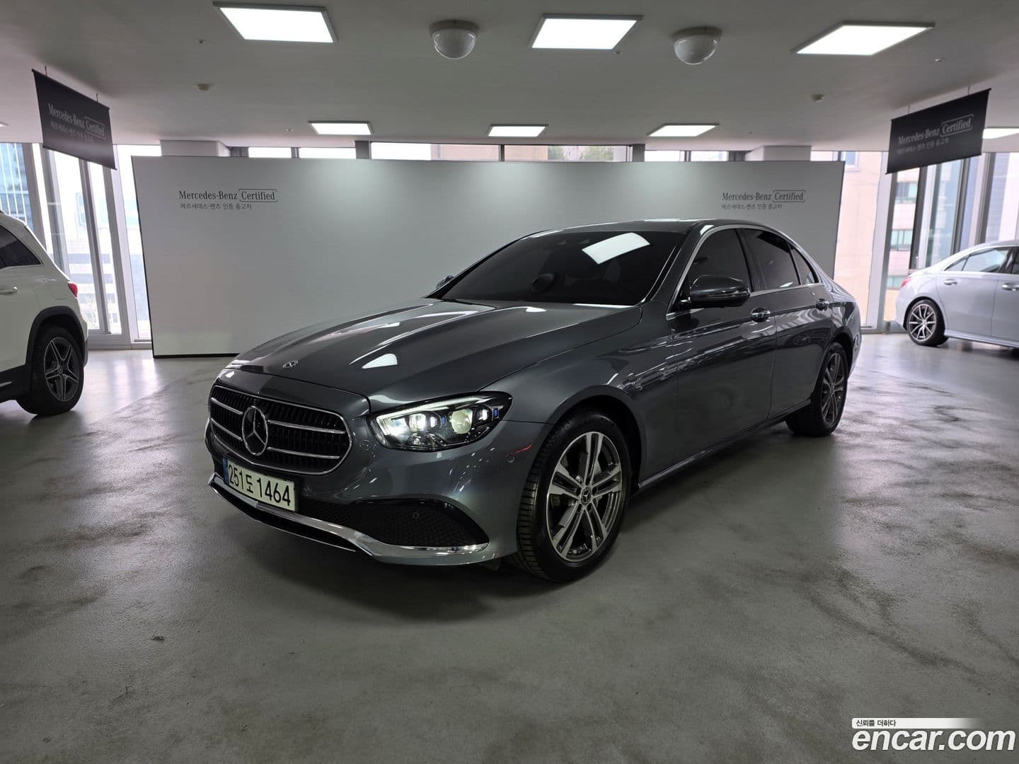 Main__Slider__Photo:E-Class Mercedes-Benz 2022.1-0