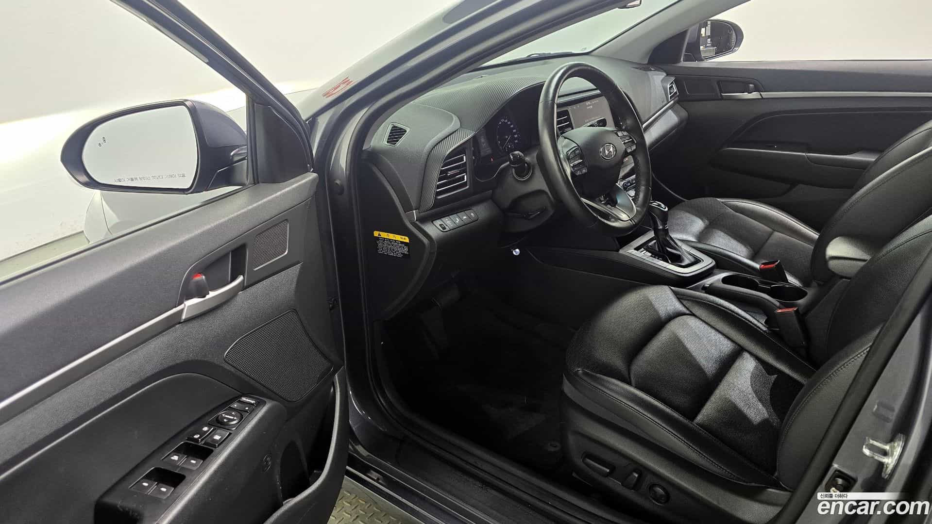 AVANTE Hyundai 2018.9-INNER-010