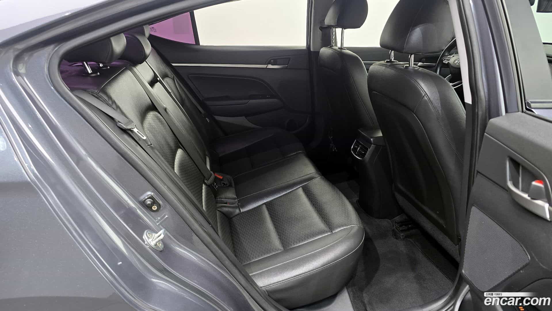 AVANTE Hyundai 2018.9-OPTION-015