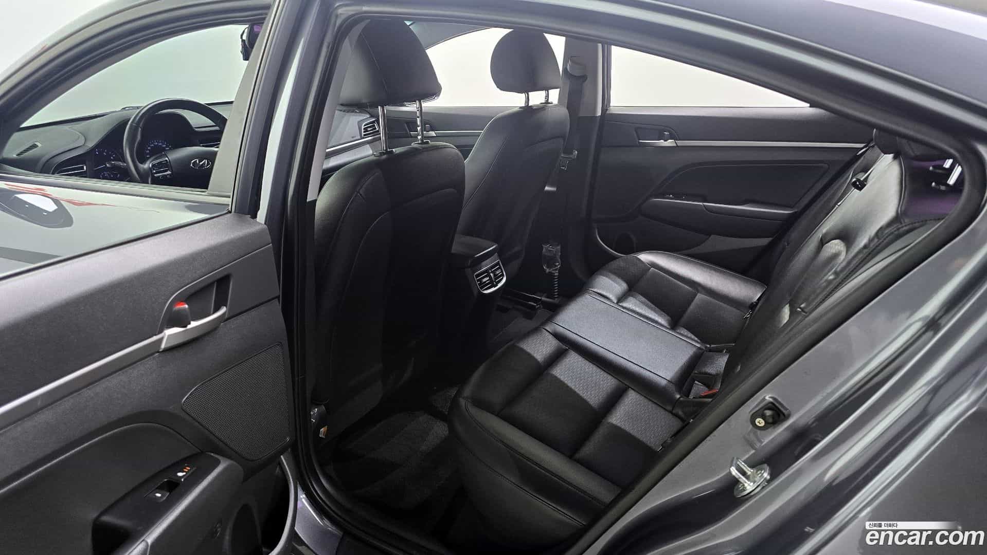 AVANTE Hyundai 2018.9-OPTION-016