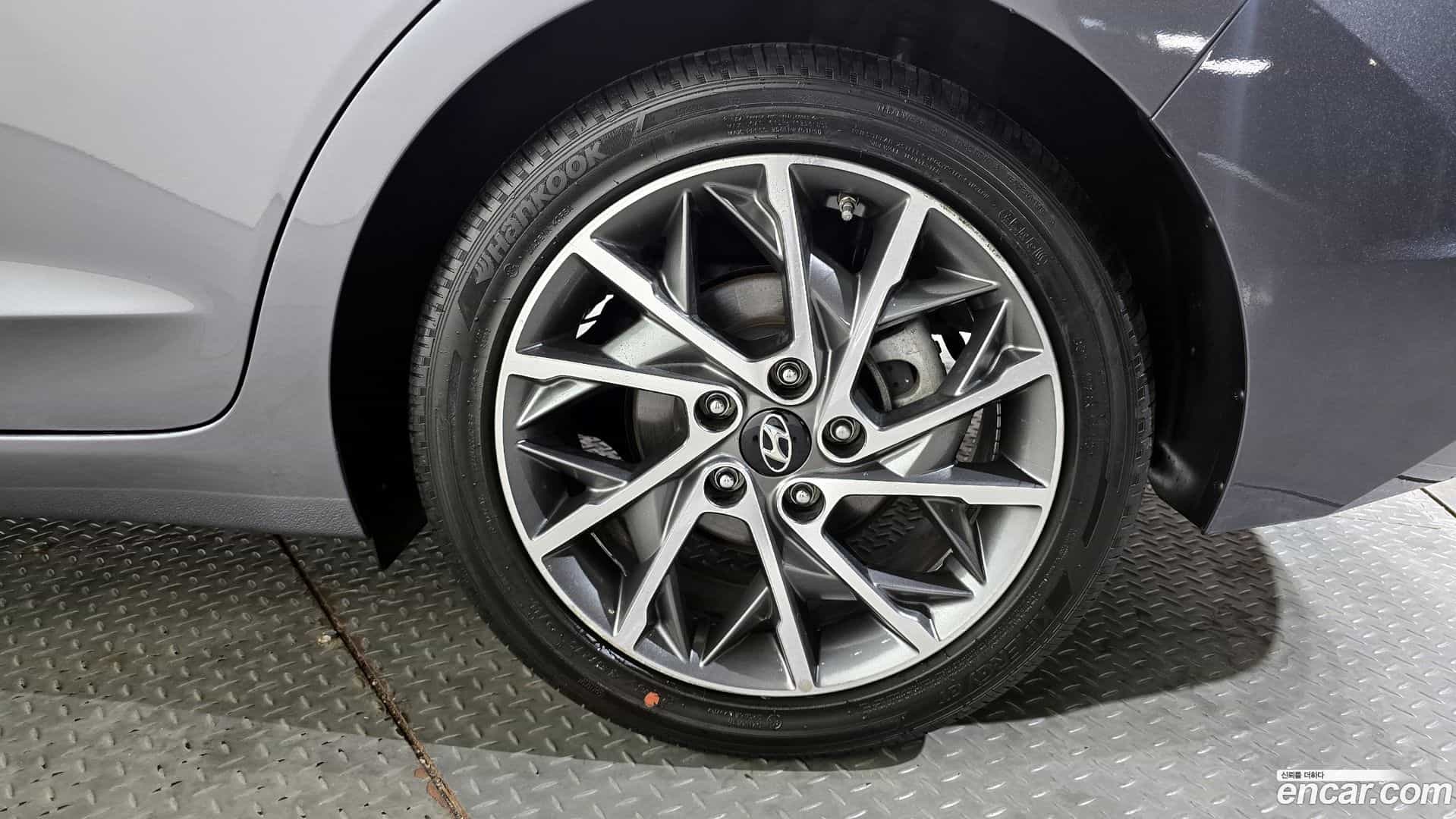 AVANTE Hyundai 2018.9-OUTER-031