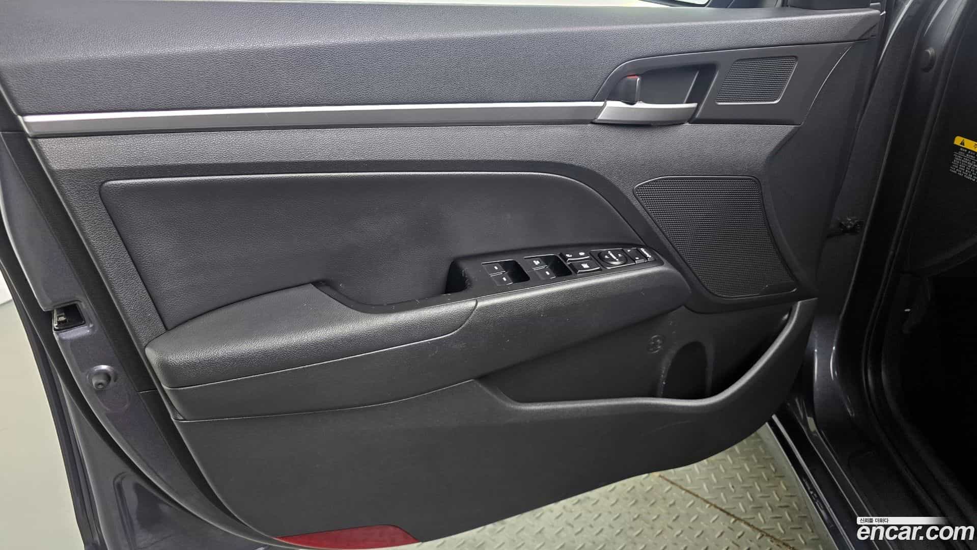 AVANTE Hyundai 2018.9-INNER-034